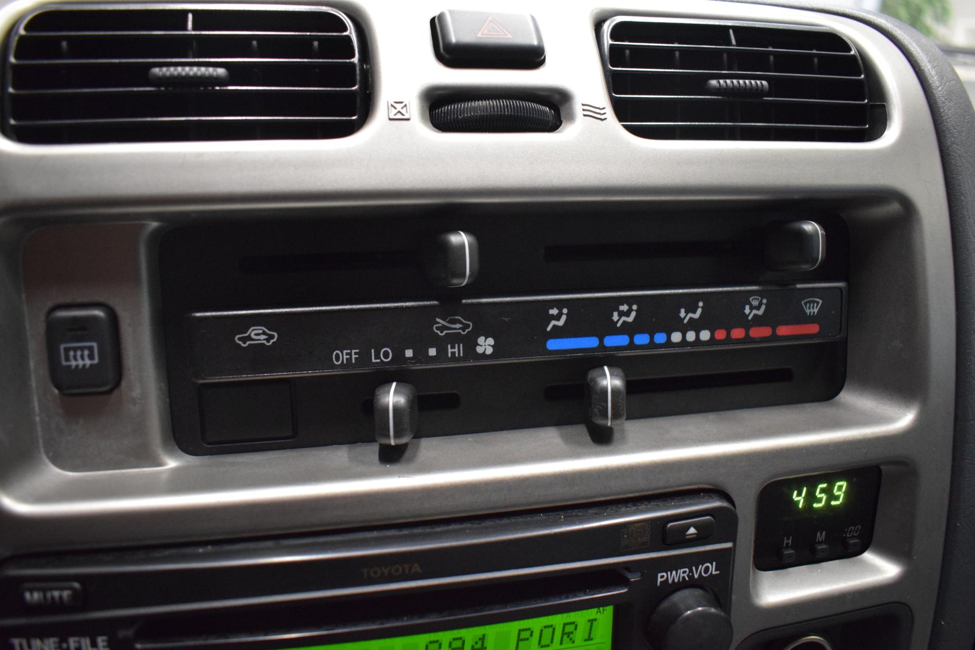TOYOTA Hiace 2008