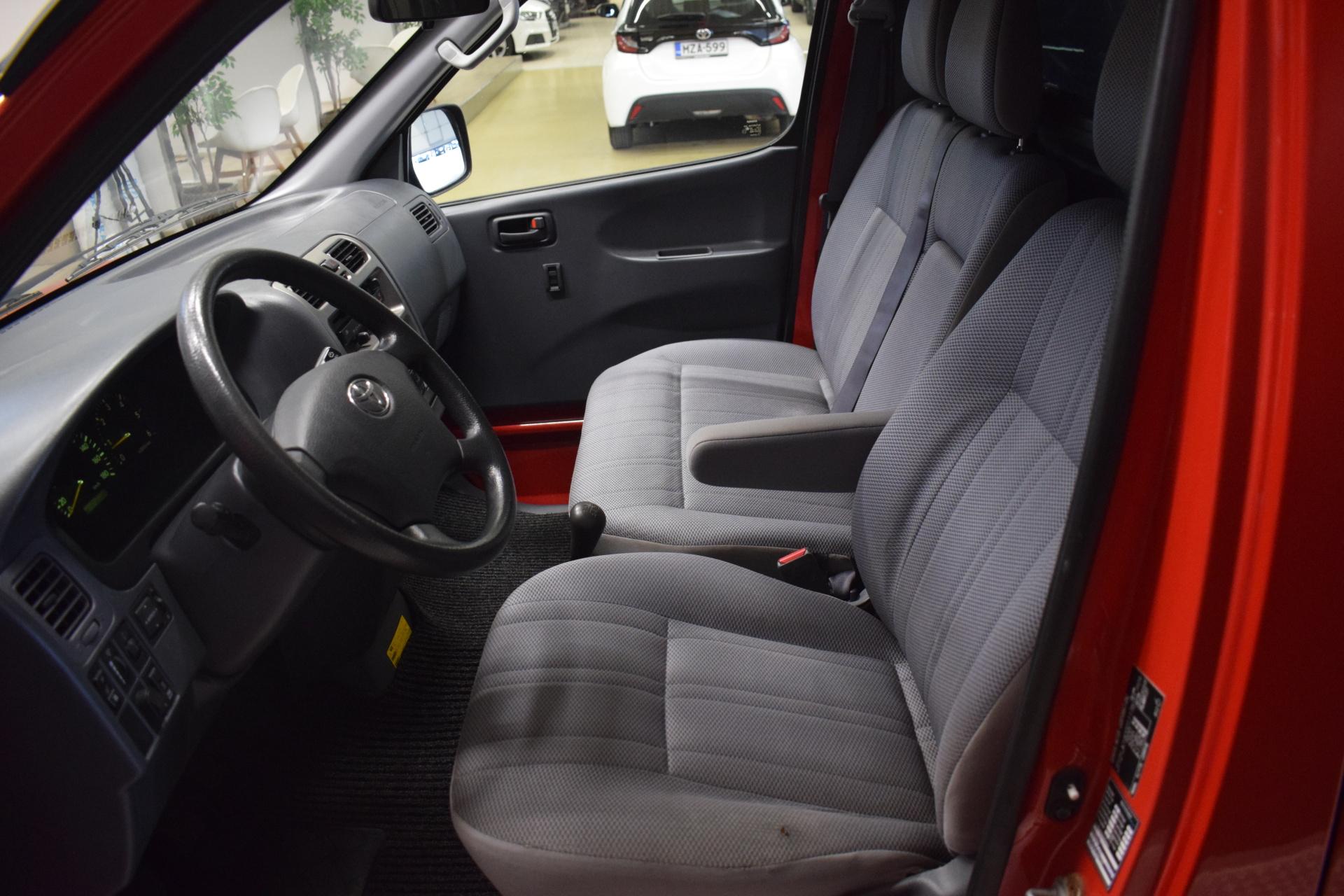TOYOTA Hiace 2008