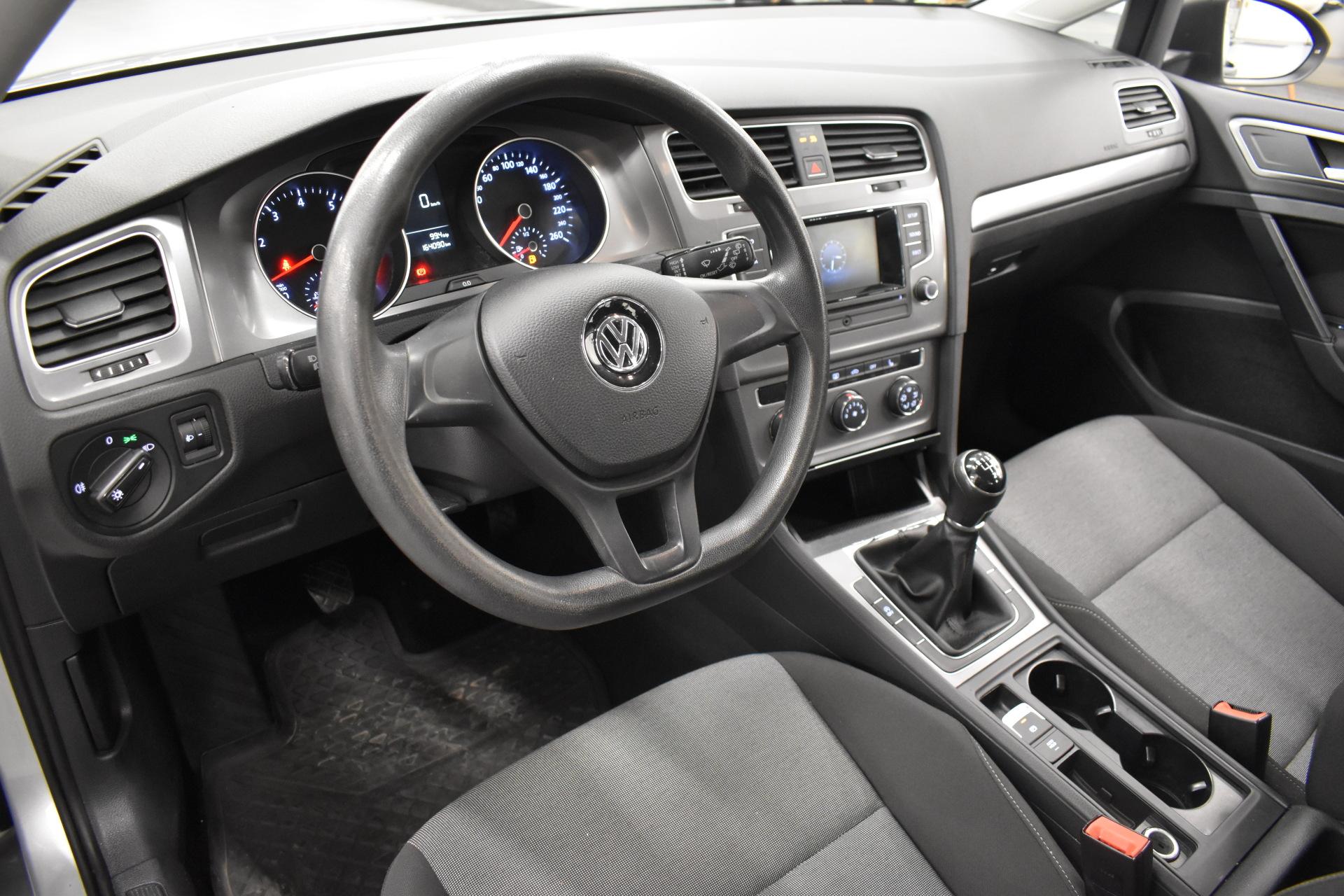 VOLKSWAGEN Golf 2012