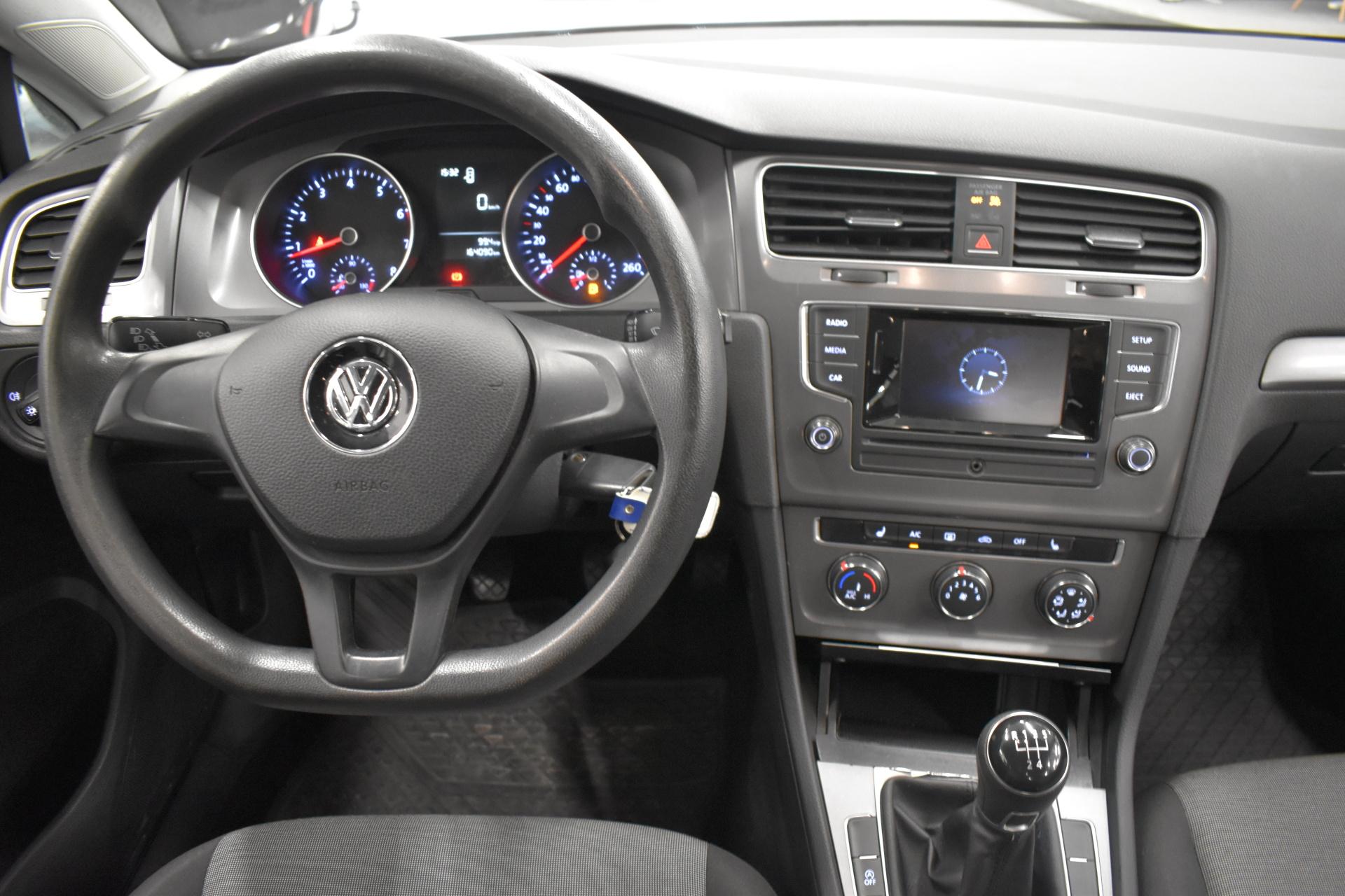 VOLKSWAGEN Golf 2012