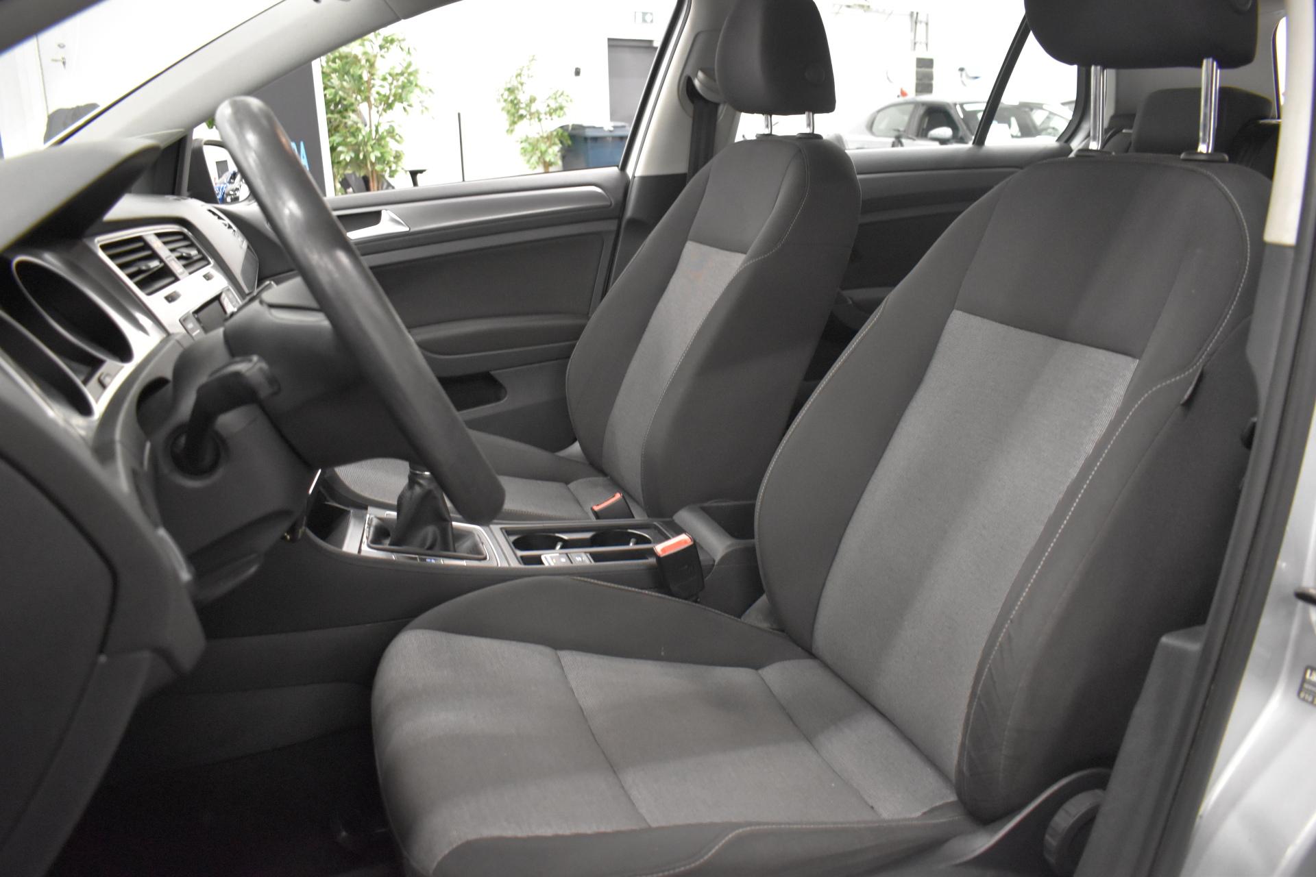 VOLKSWAGEN Golf 2012