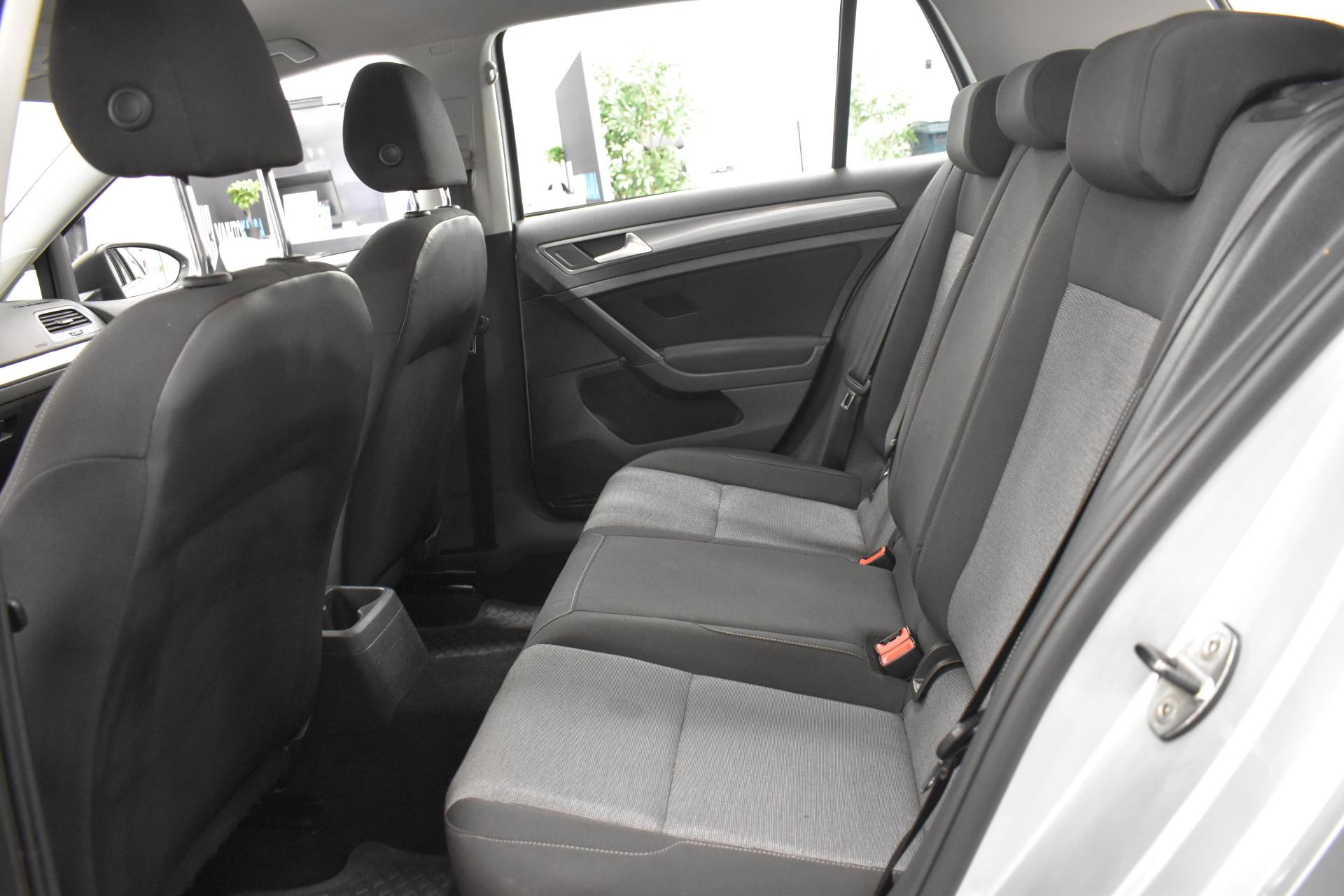 VOLKSWAGEN Golf 2012