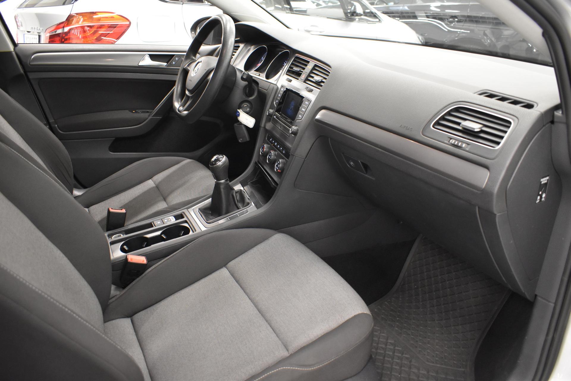 VOLKSWAGEN Golf 2012