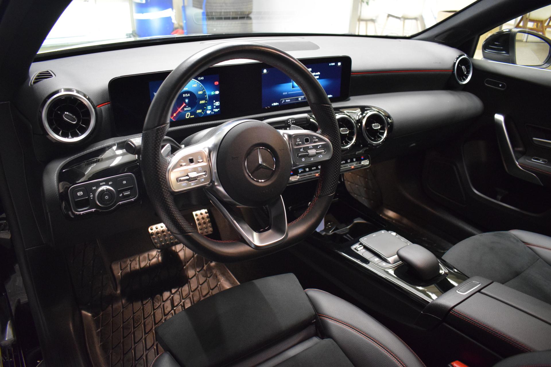 MERCEDES-BENZ A 2022