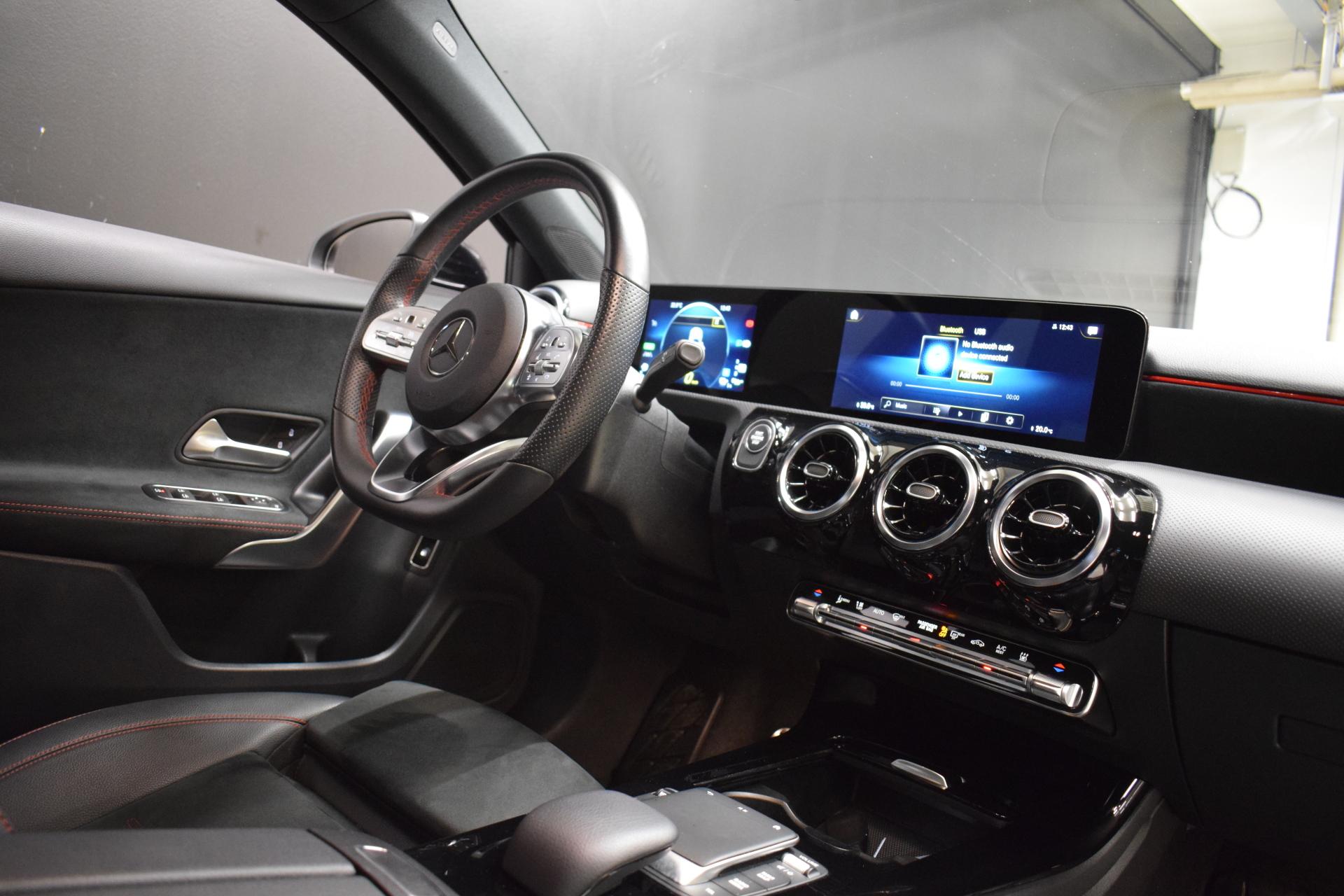 MERCEDES-BENZ A 2022