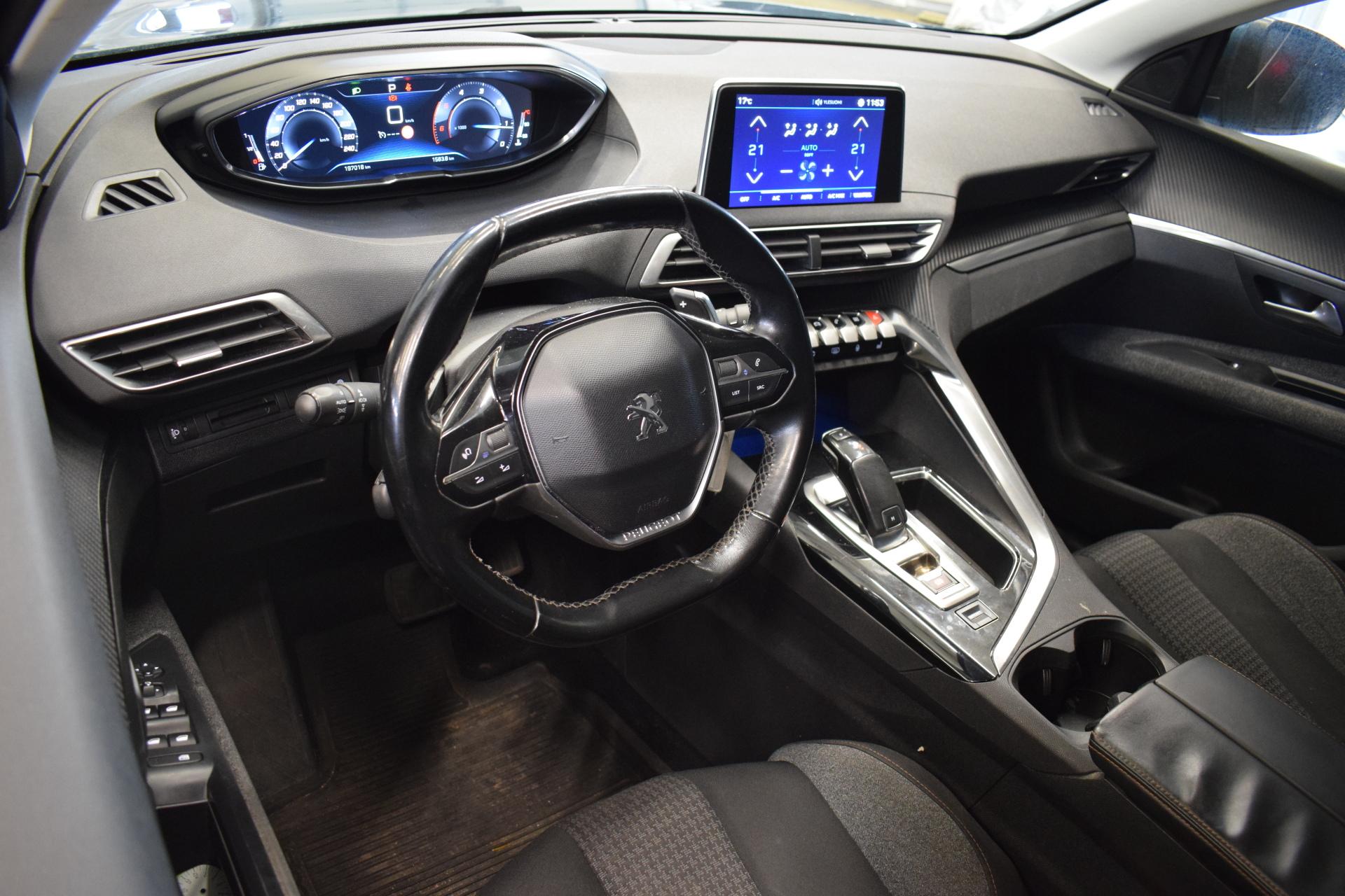 PEUGEOT 5008 2018