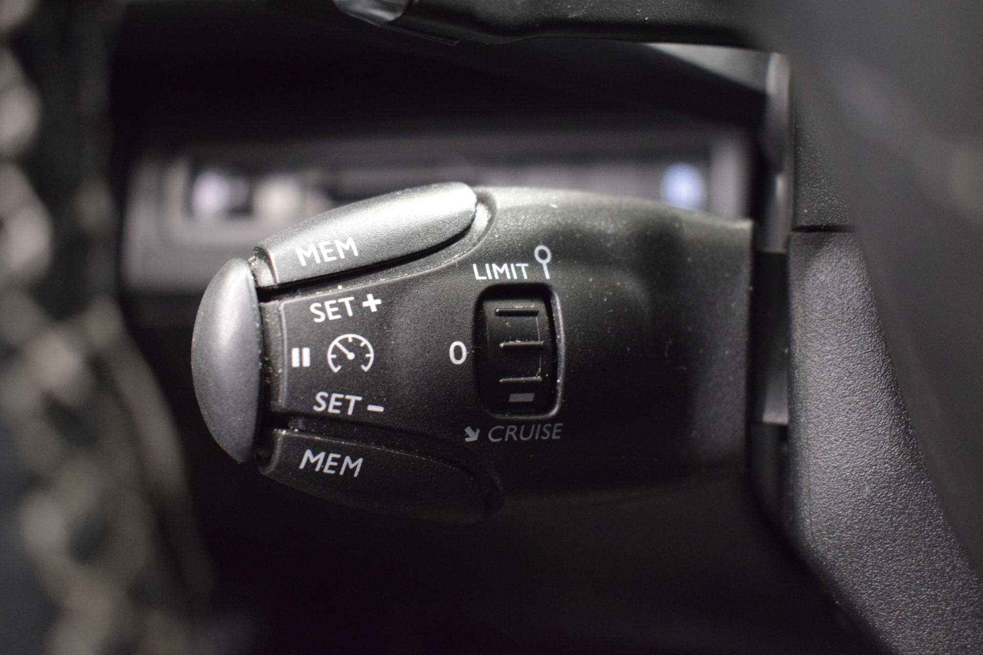 PEUGEOT 5008 2018