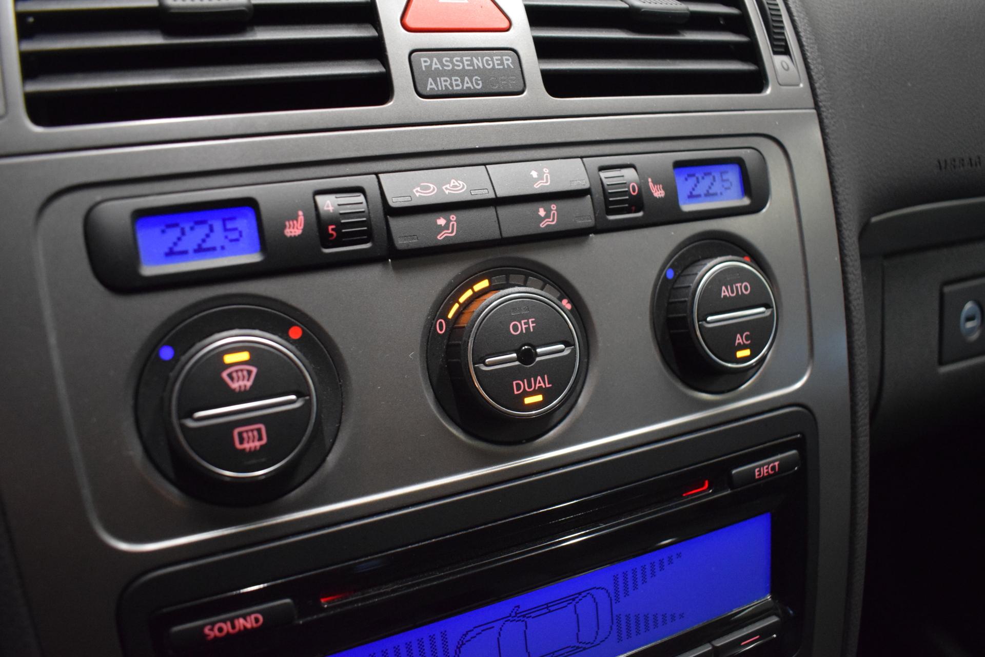 VOLKSWAGEN Touran 2009