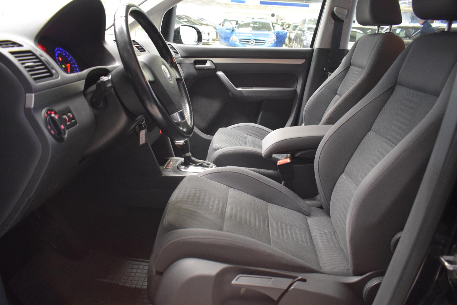 VOLKSWAGEN Touran 2009