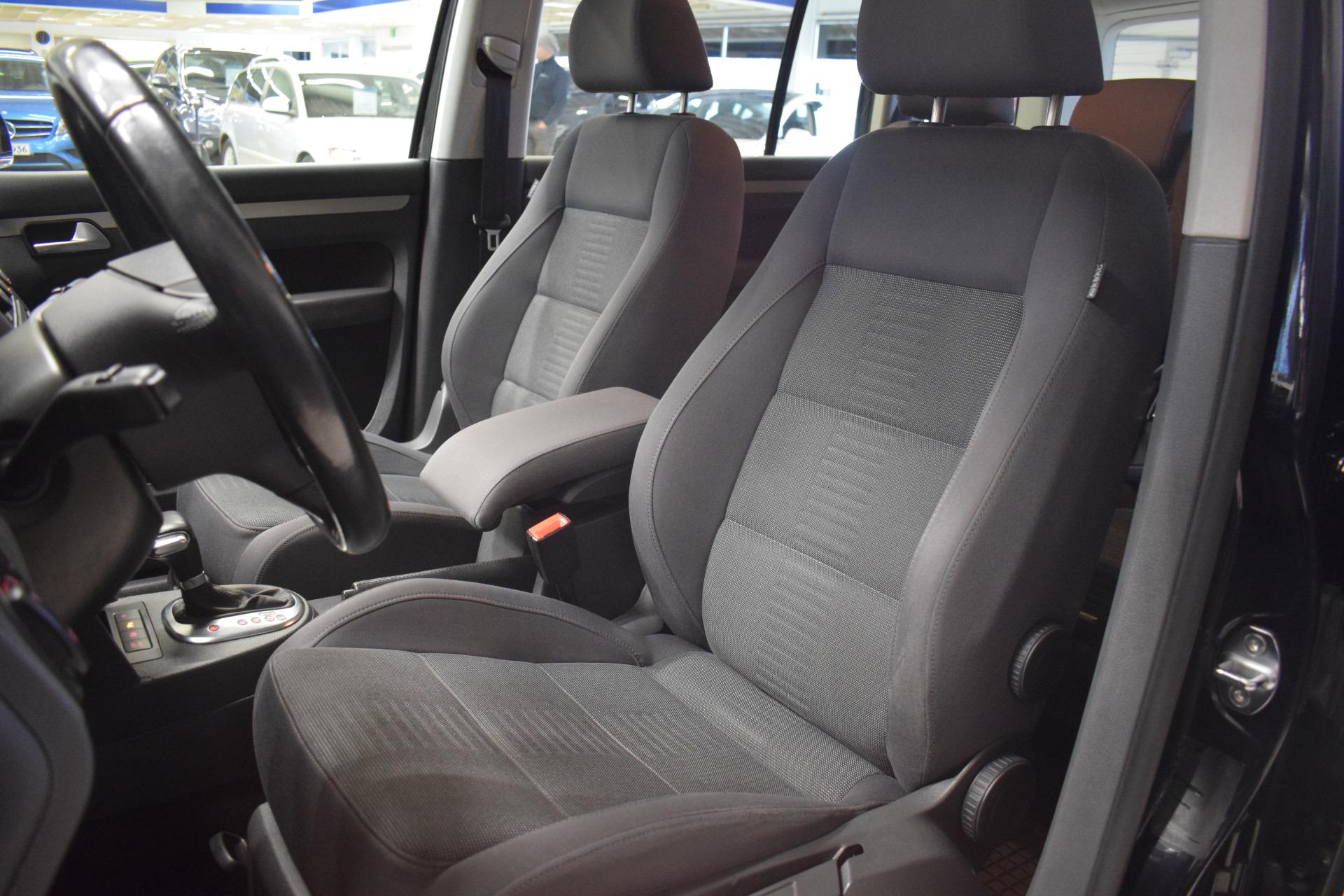 VOLKSWAGEN Touran 2009