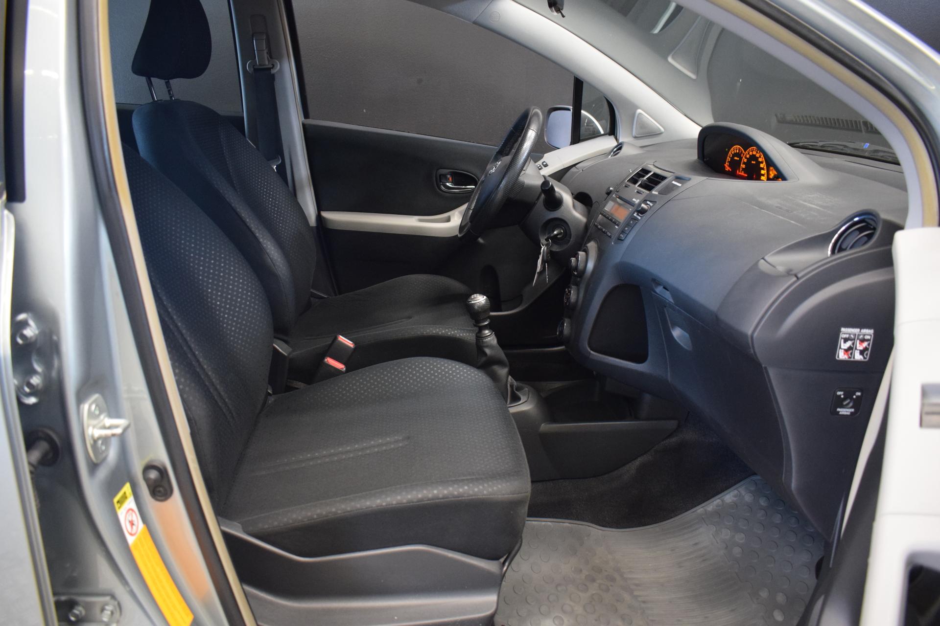 TOYOTA Yaris 13