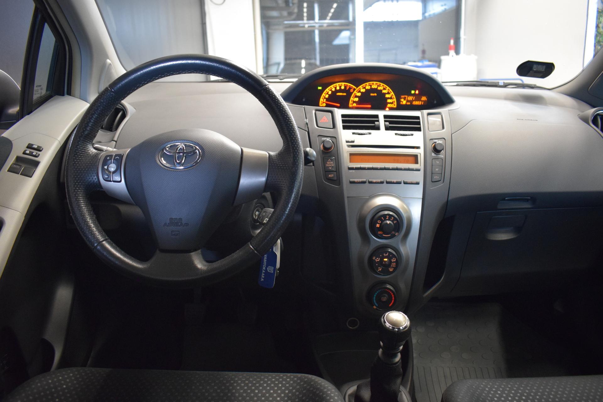 TOYOTA Yaris 14