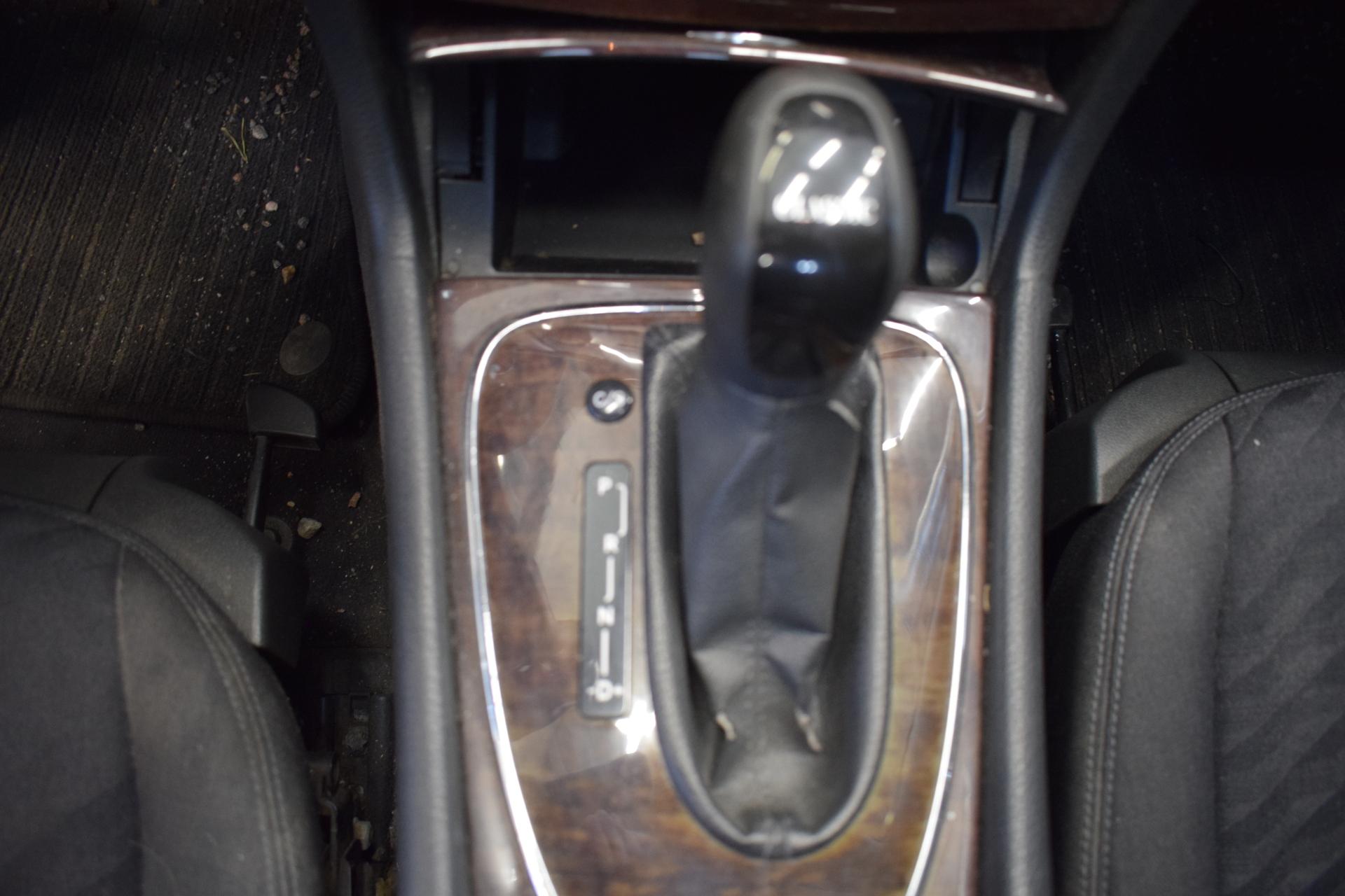 MERCEDES-BENZ E 2006