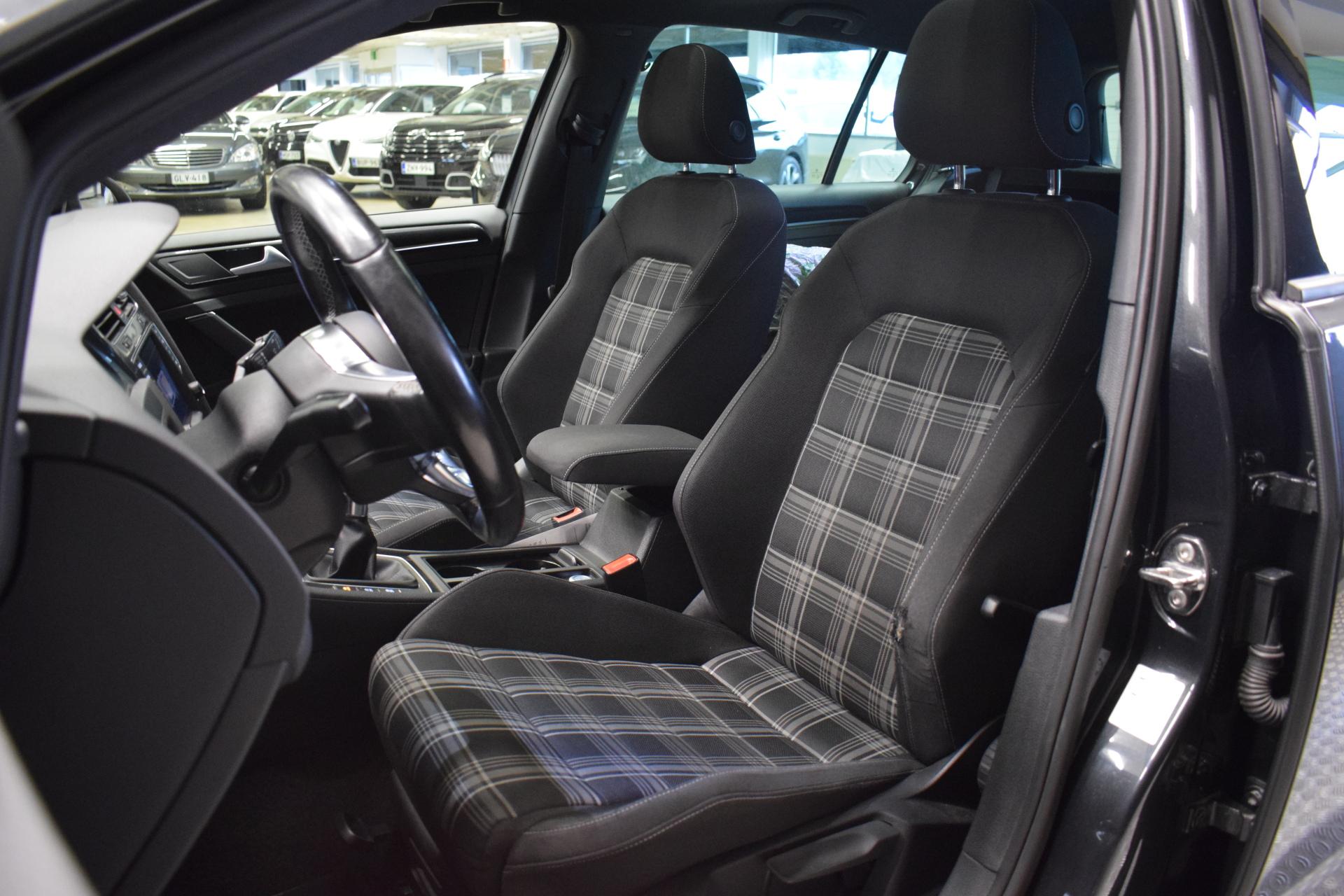 VOLKSWAGEN Golf 2014