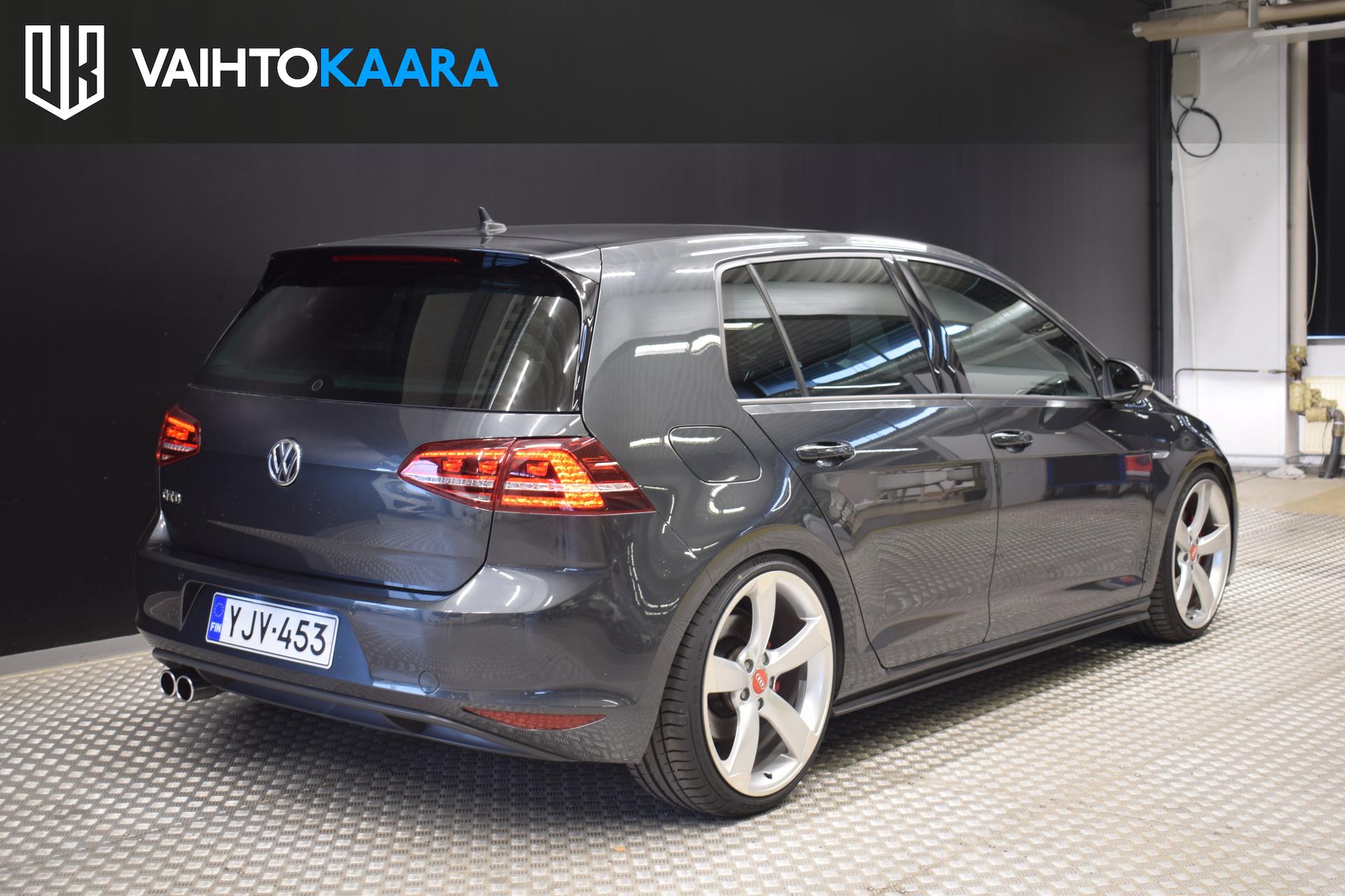 VOLKSWAGEN Golf 2014