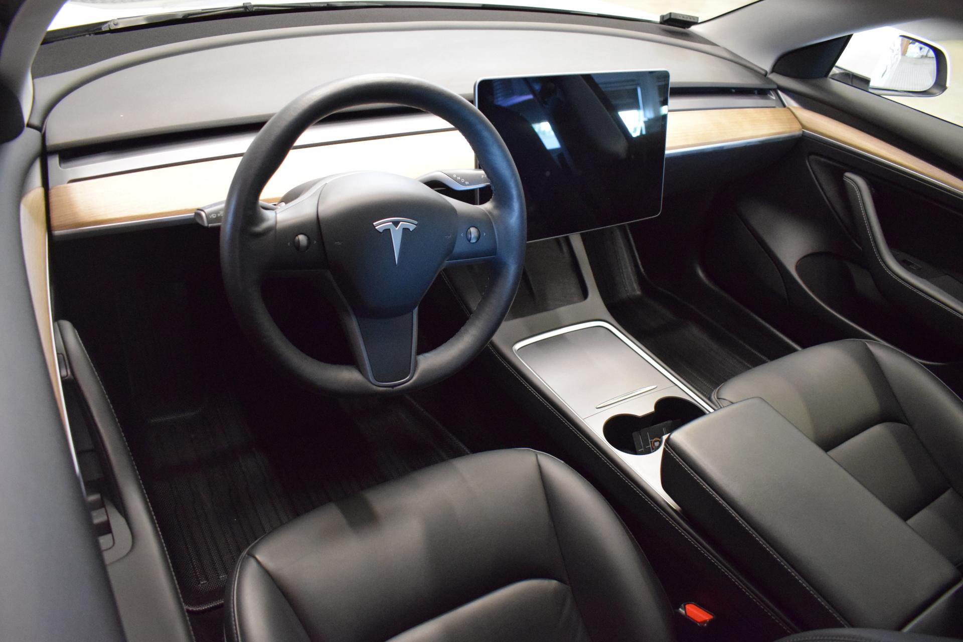 TESLA Model 3 2021