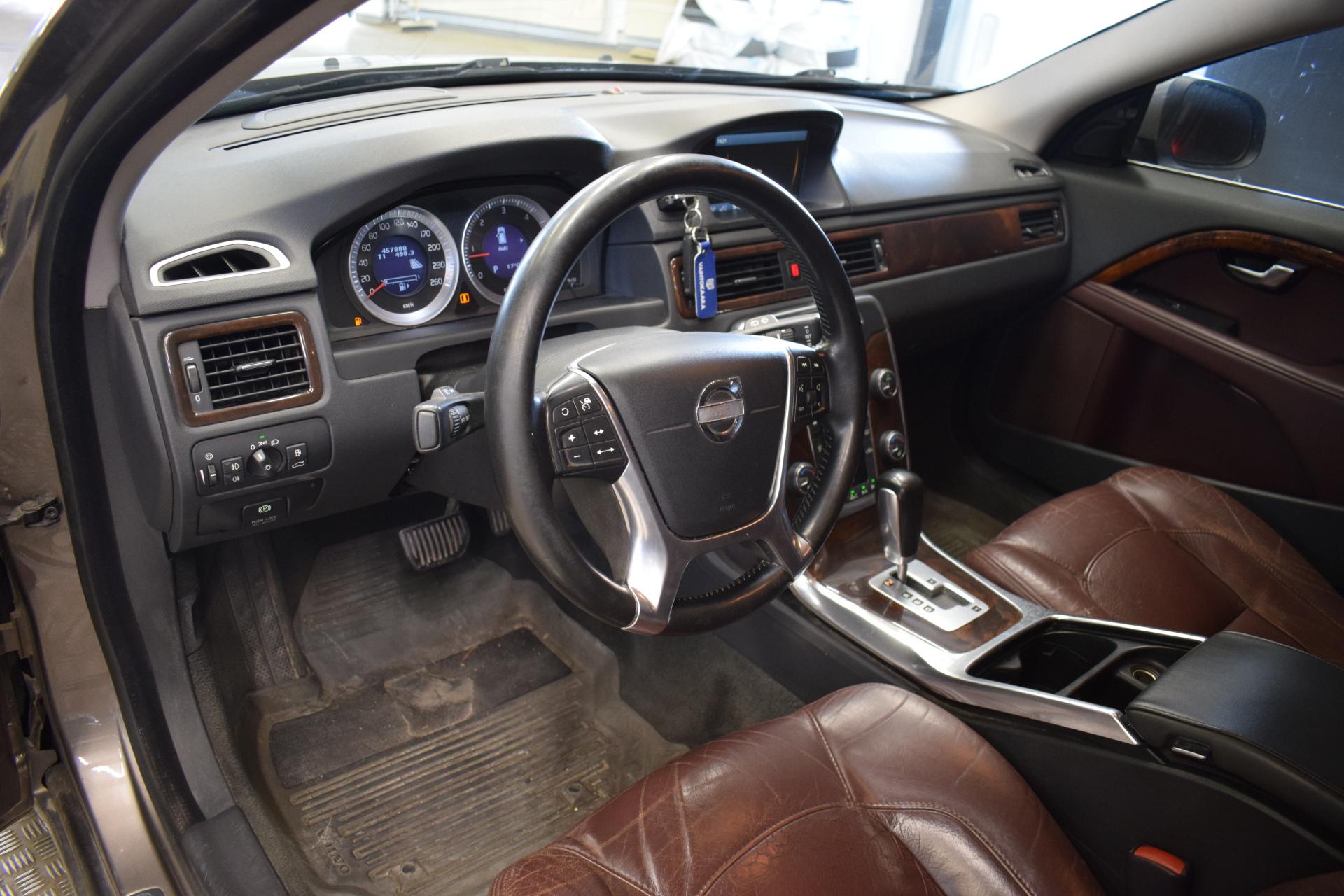 VOLVO V70 2012