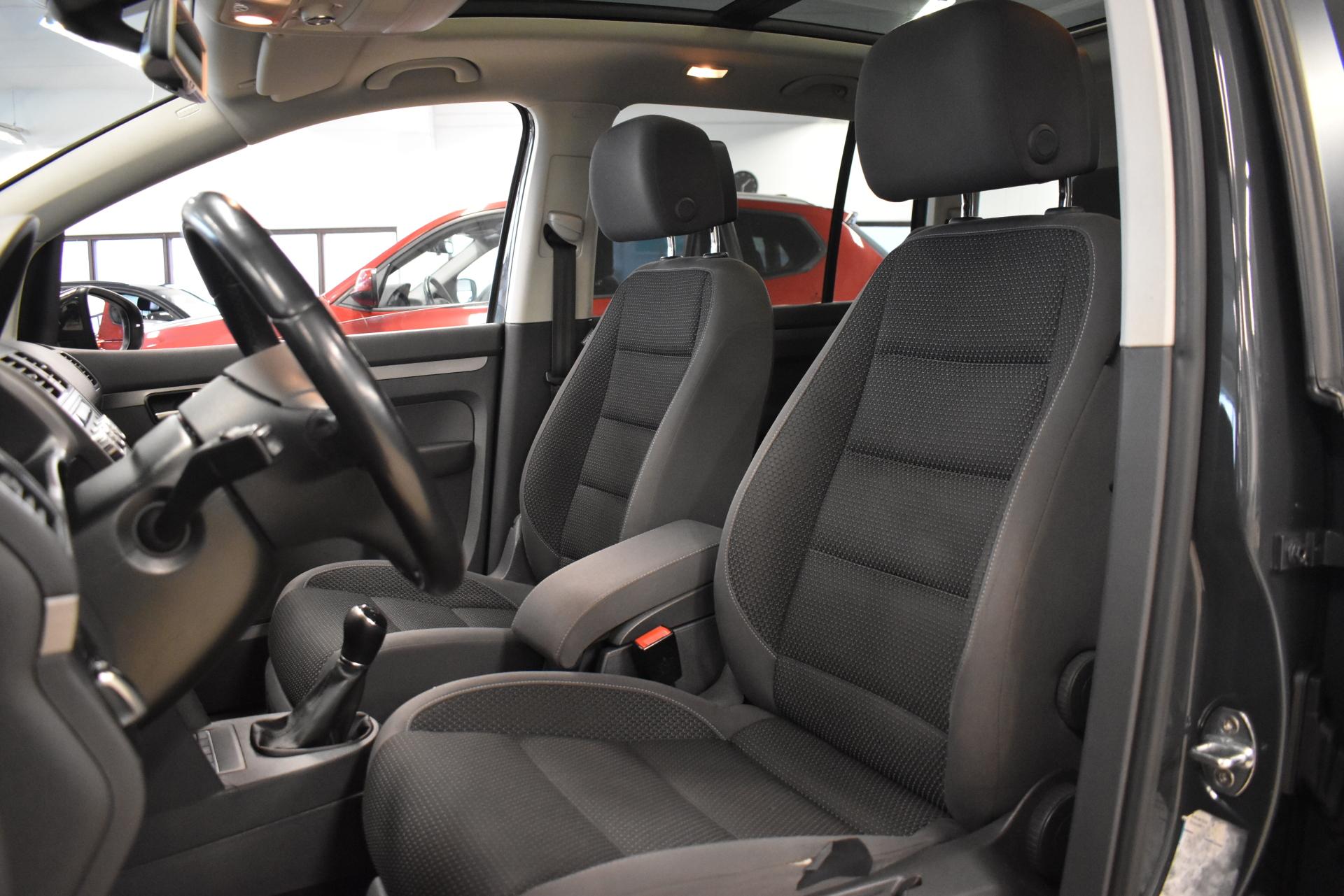 VOLKSWAGEN Touran 2014