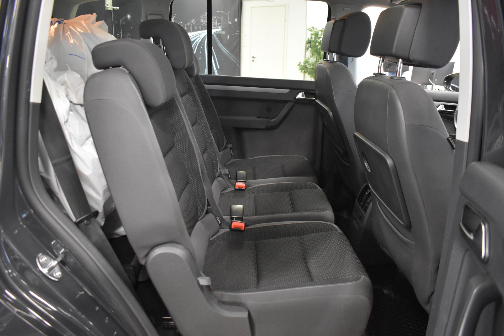 VOLKSWAGEN Touran 2014