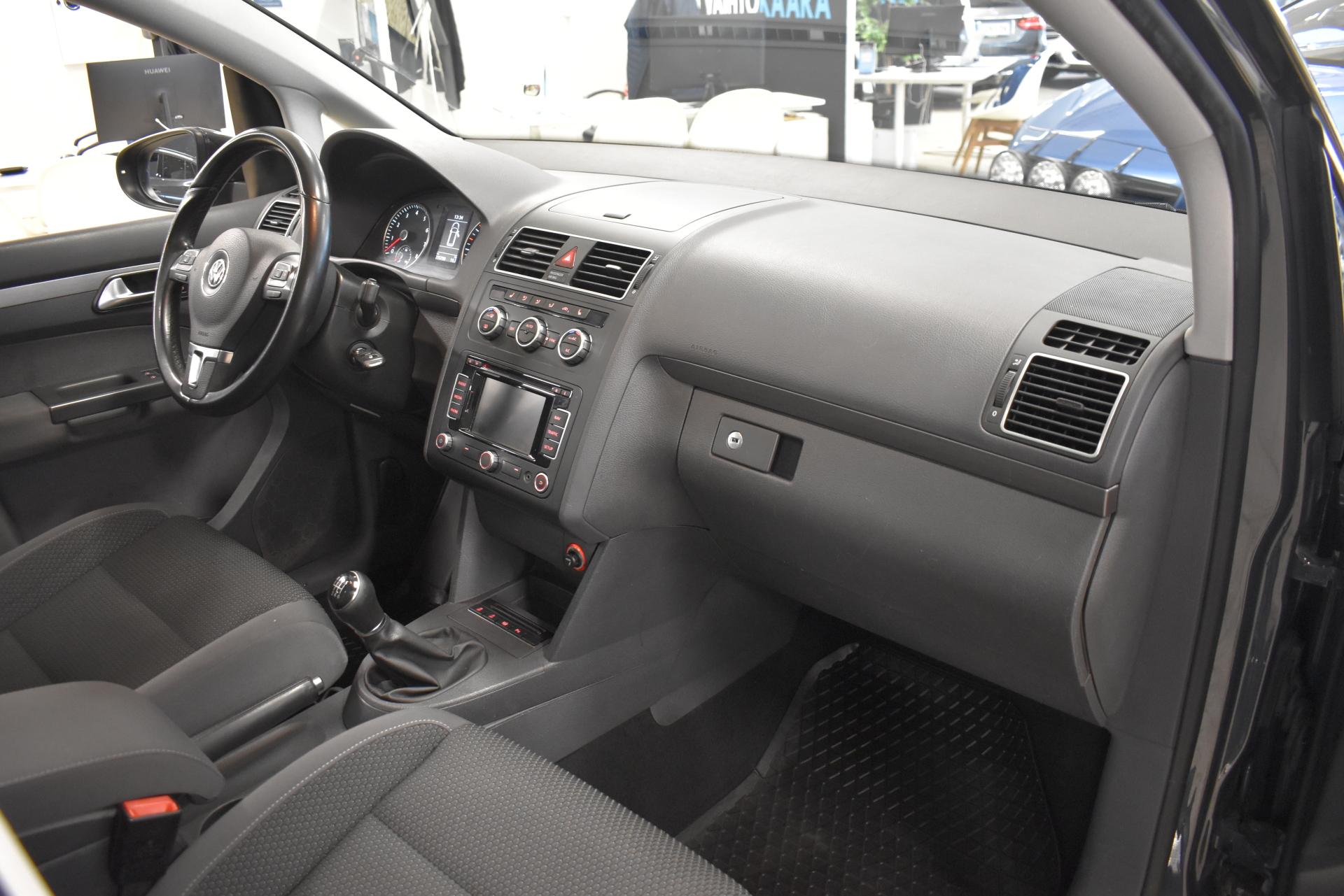 VOLKSWAGEN Touran 2014