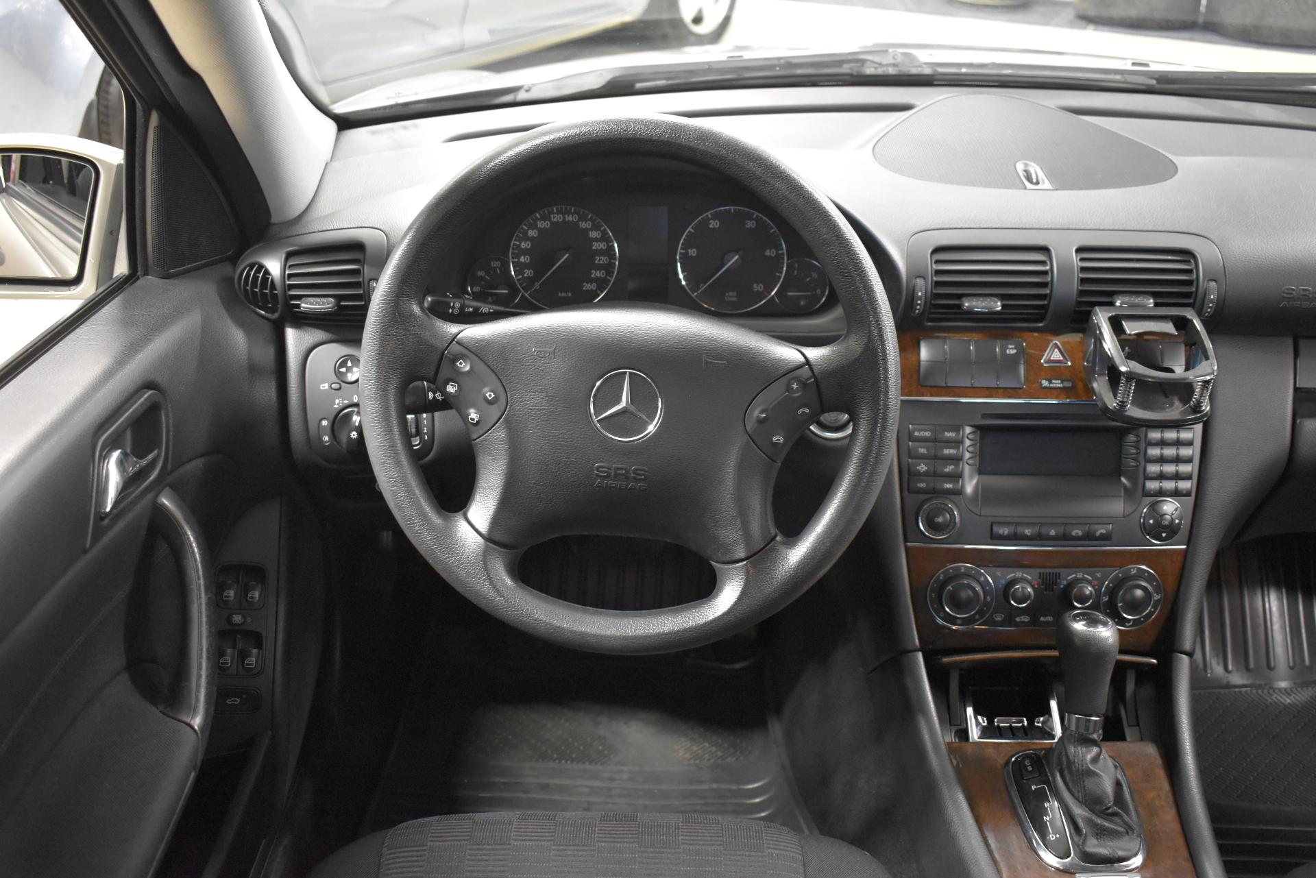 MERCEDES-BENZ C 2004