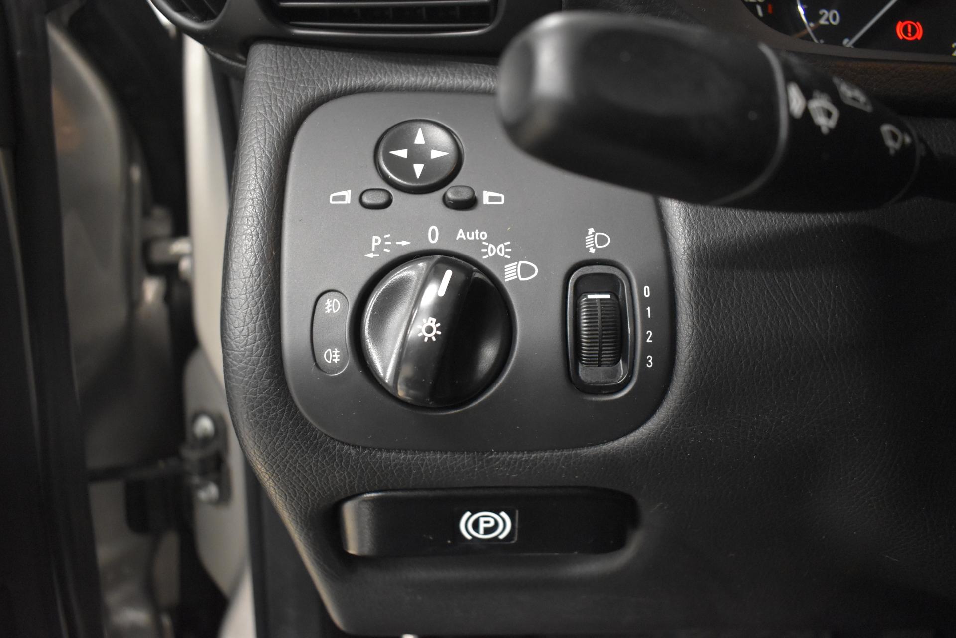 MERCEDES-BENZ C 2004