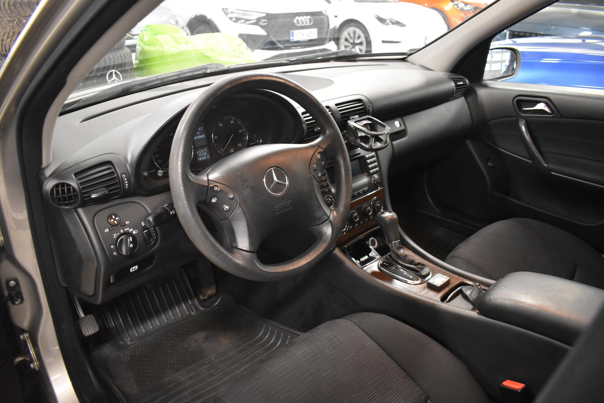 MERCEDES-BENZ C 2004