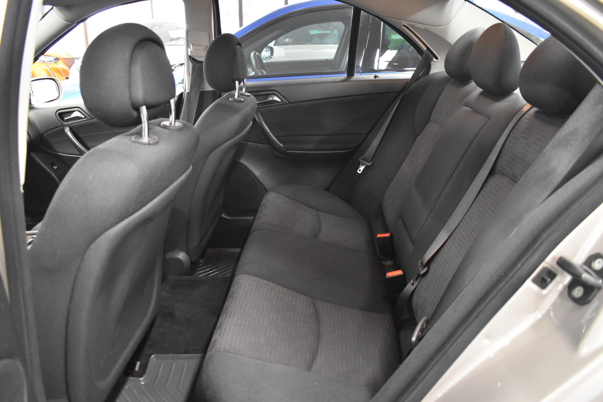 MERCEDES-BENZ C 2004