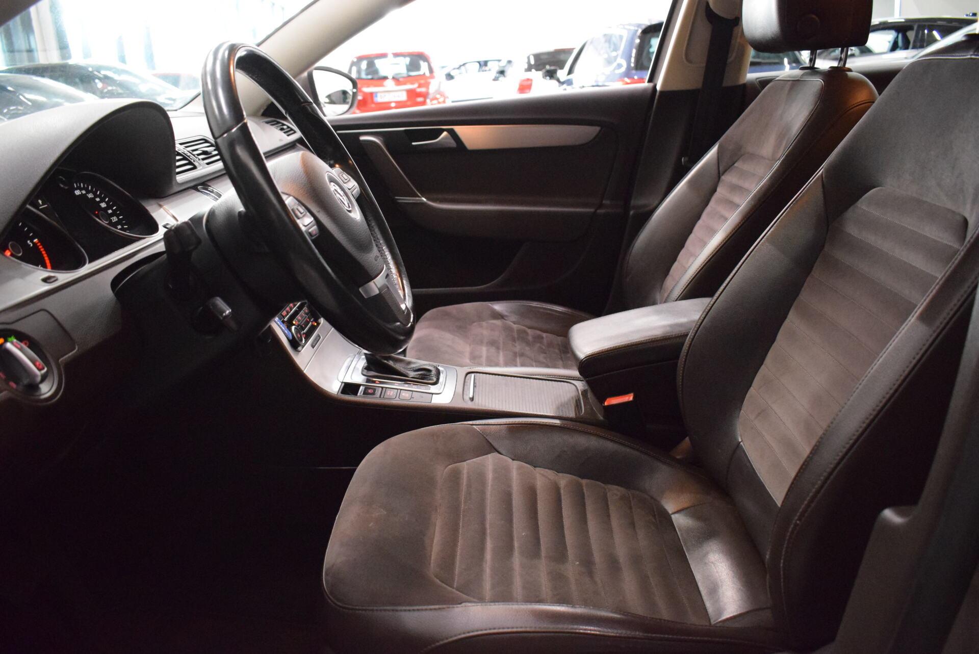 VOLKSWAGEN Passat 2011