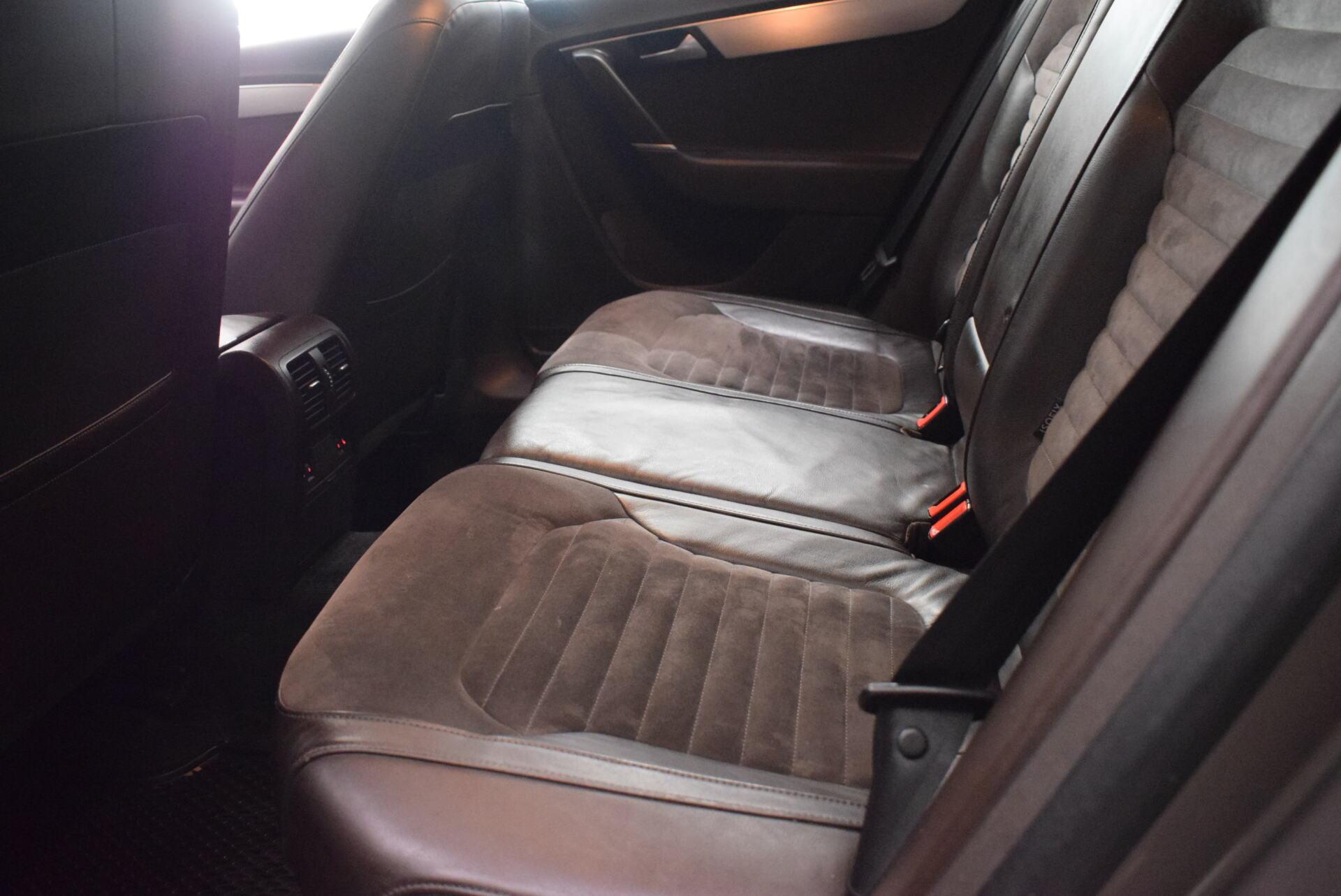 VOLKSWAGEN Passat 2011