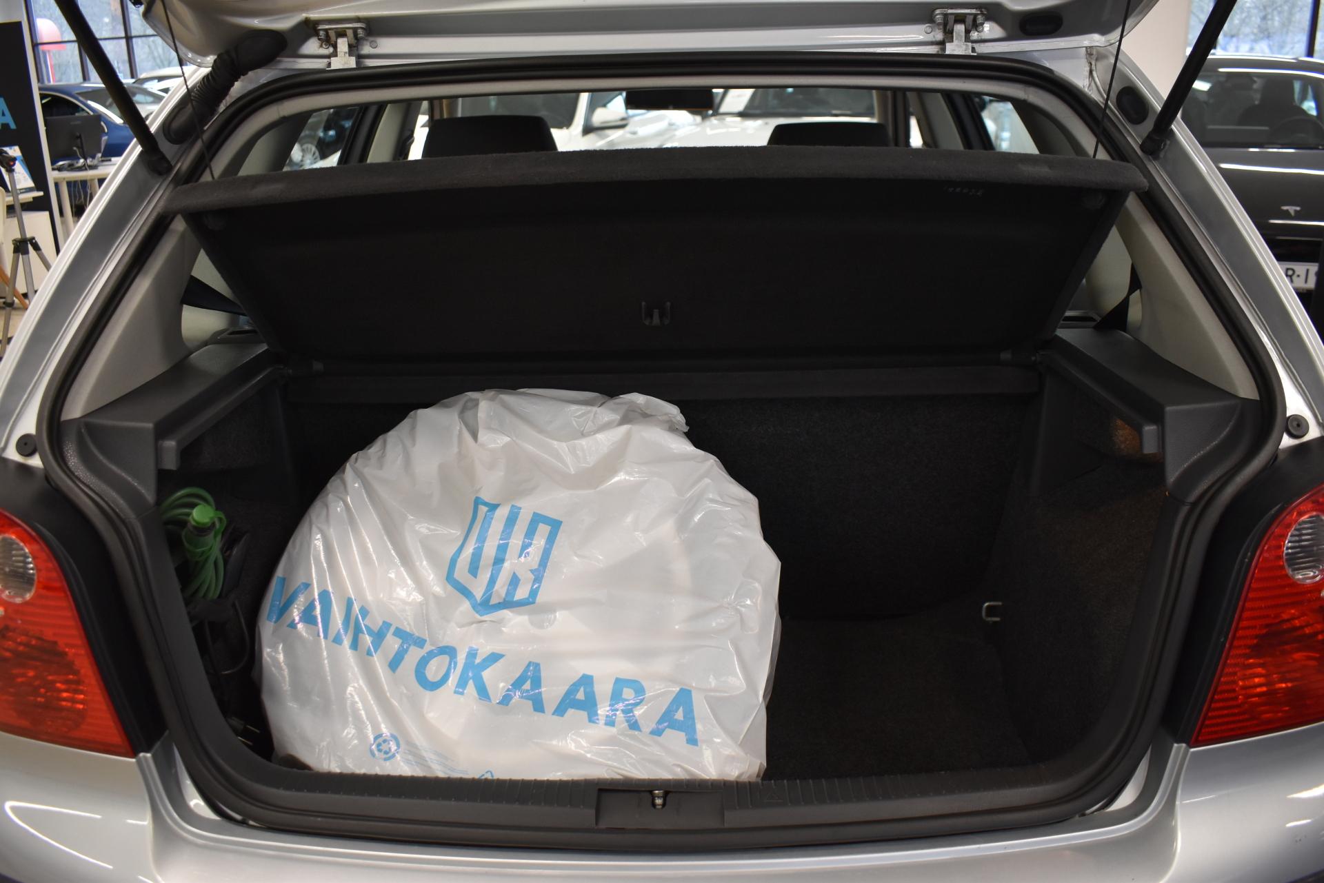 VOLKSWAGEN Polo 2003