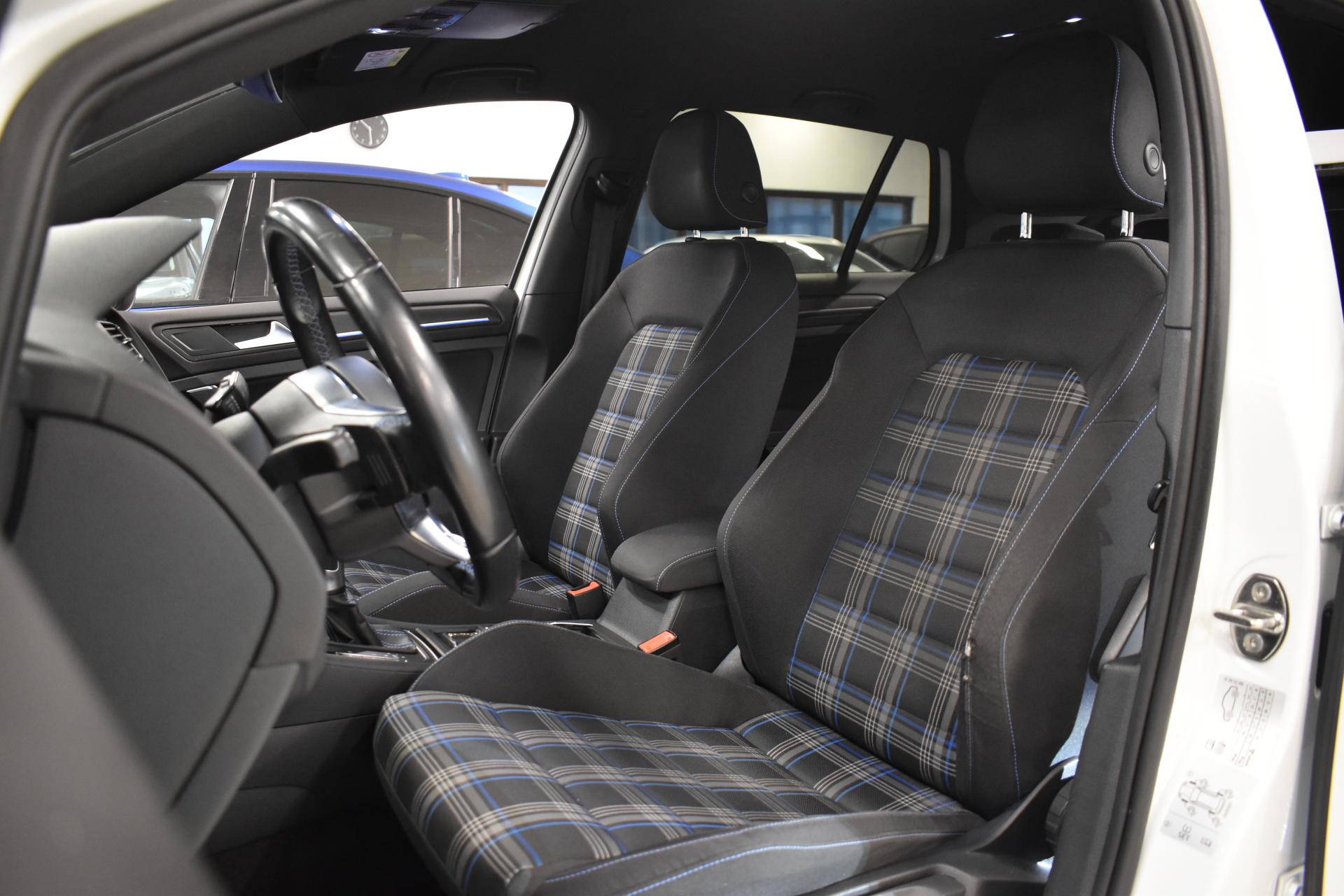 VOLKSWAGEN Golf 2020