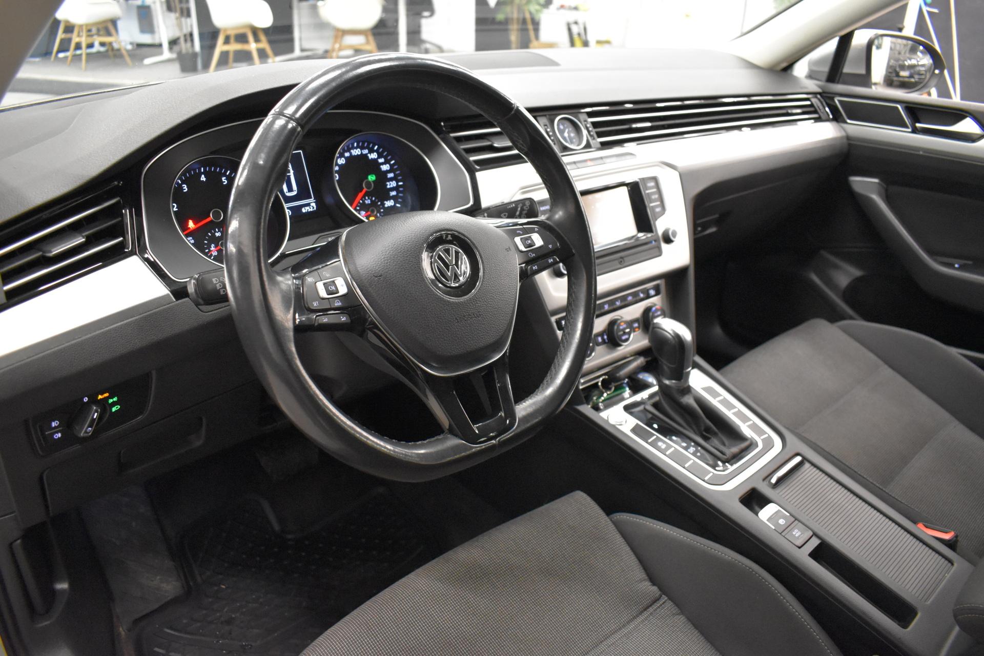 VOLKSWAGEN Passat 2017