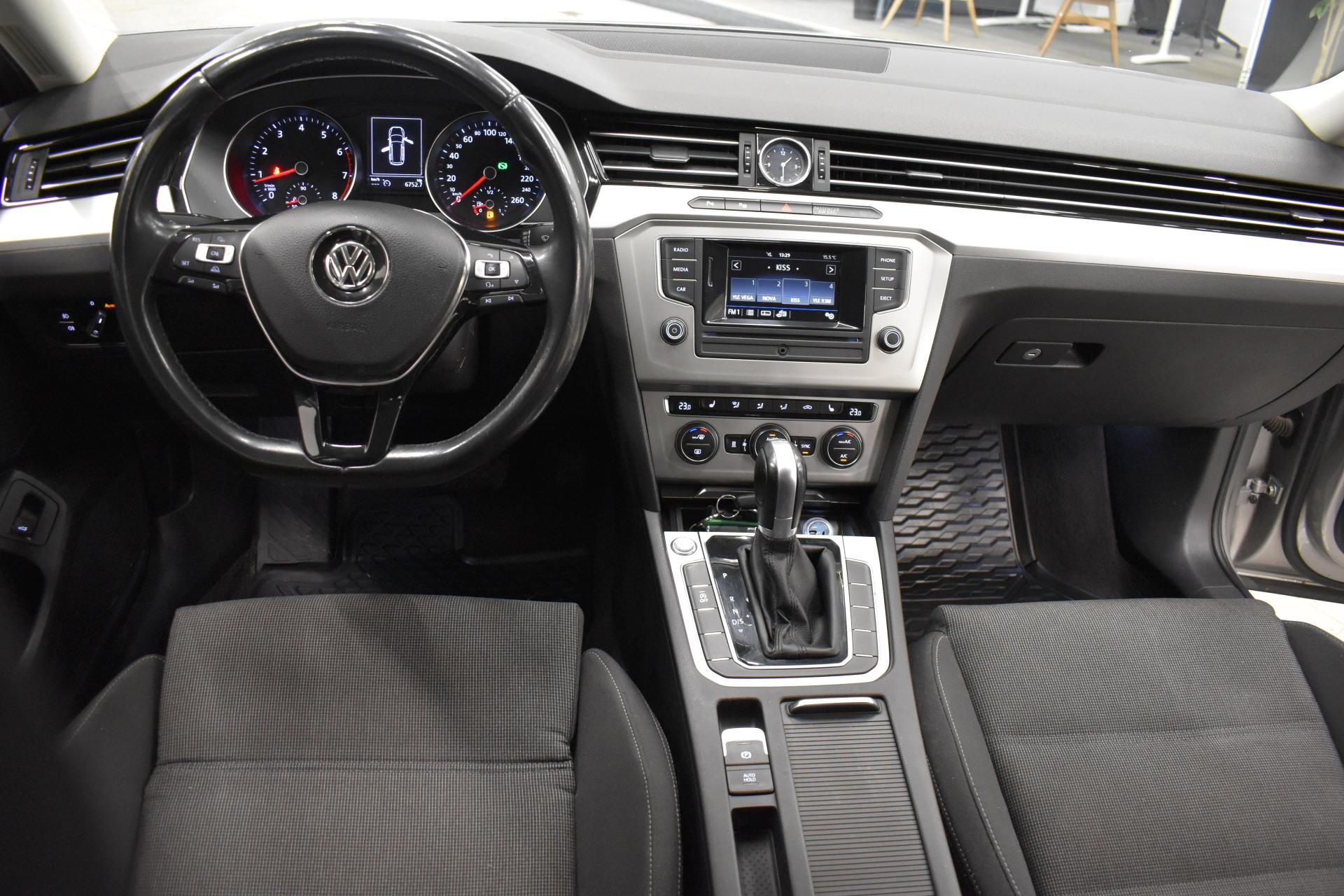 VOLKSWAGEN Passat 2017