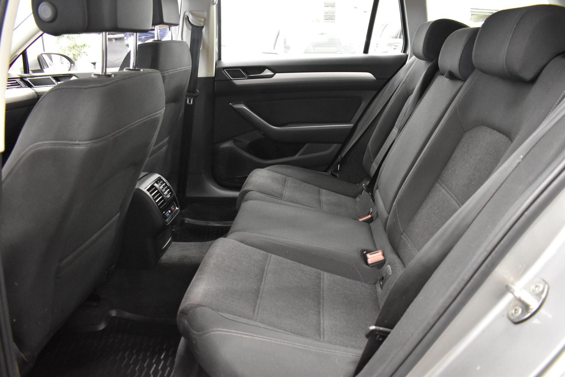 VOLKSWAGEN Passat 2017