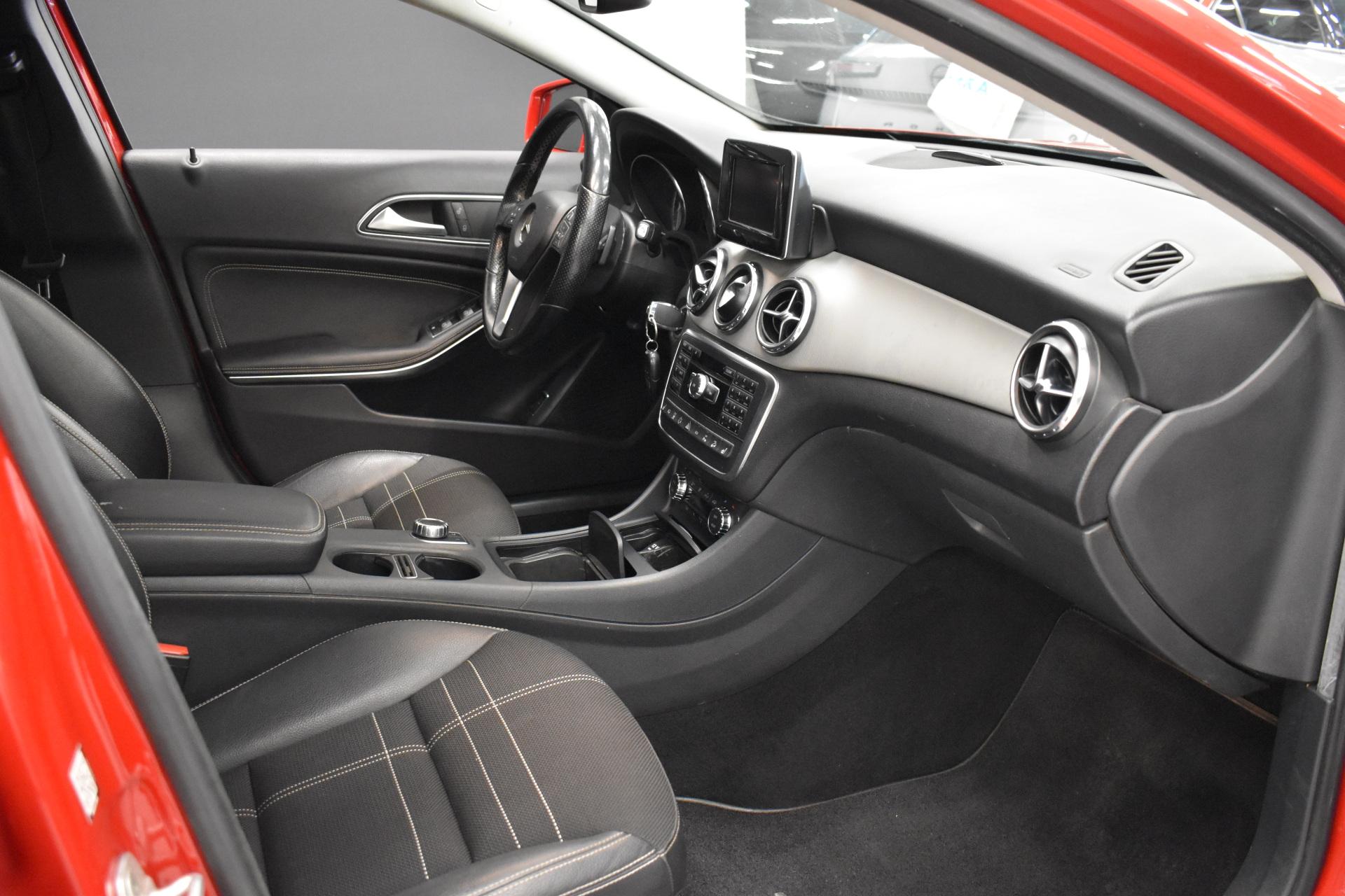 MERCEDES-BENZ GLA 2014