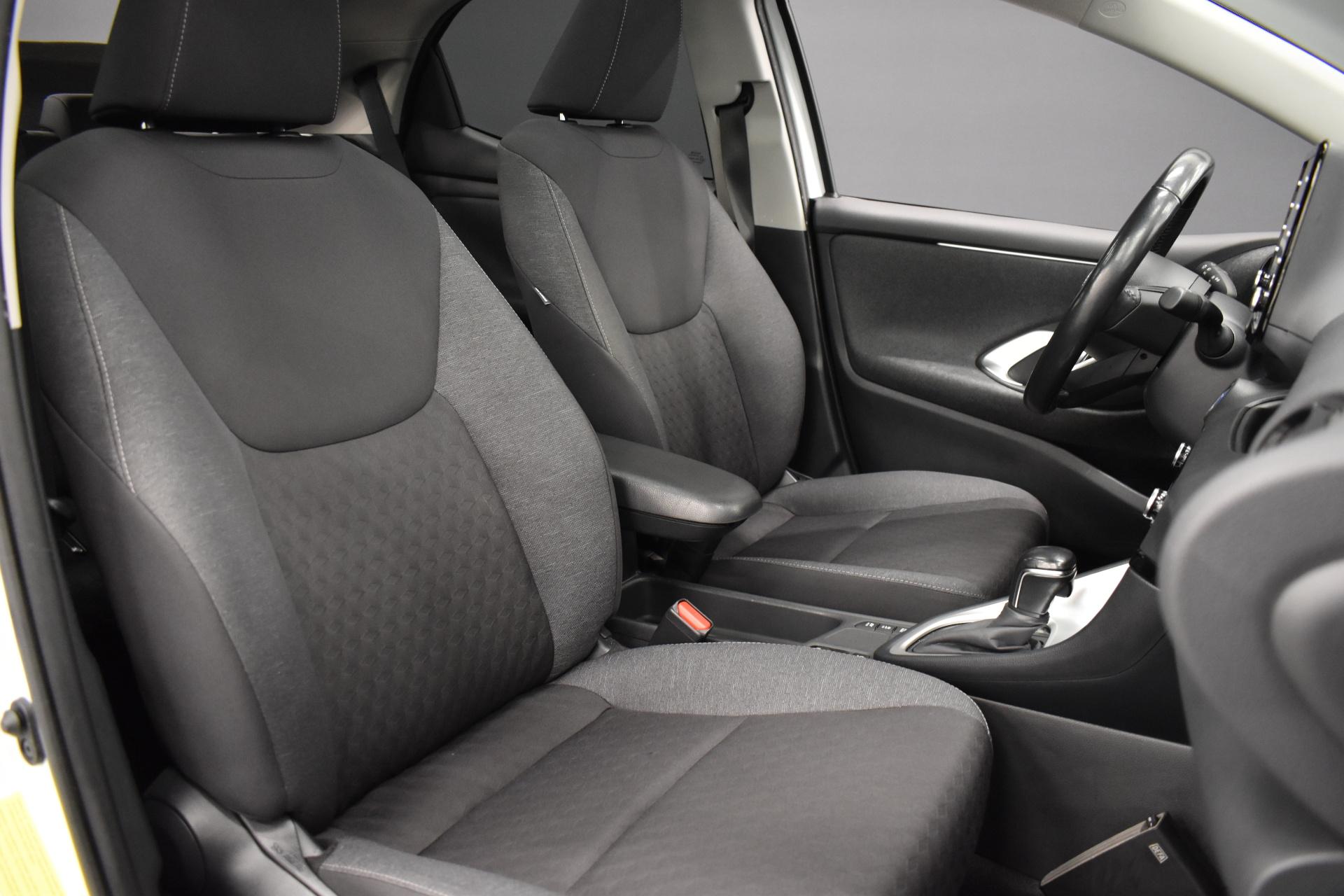 TOYOTA Yaris 2021