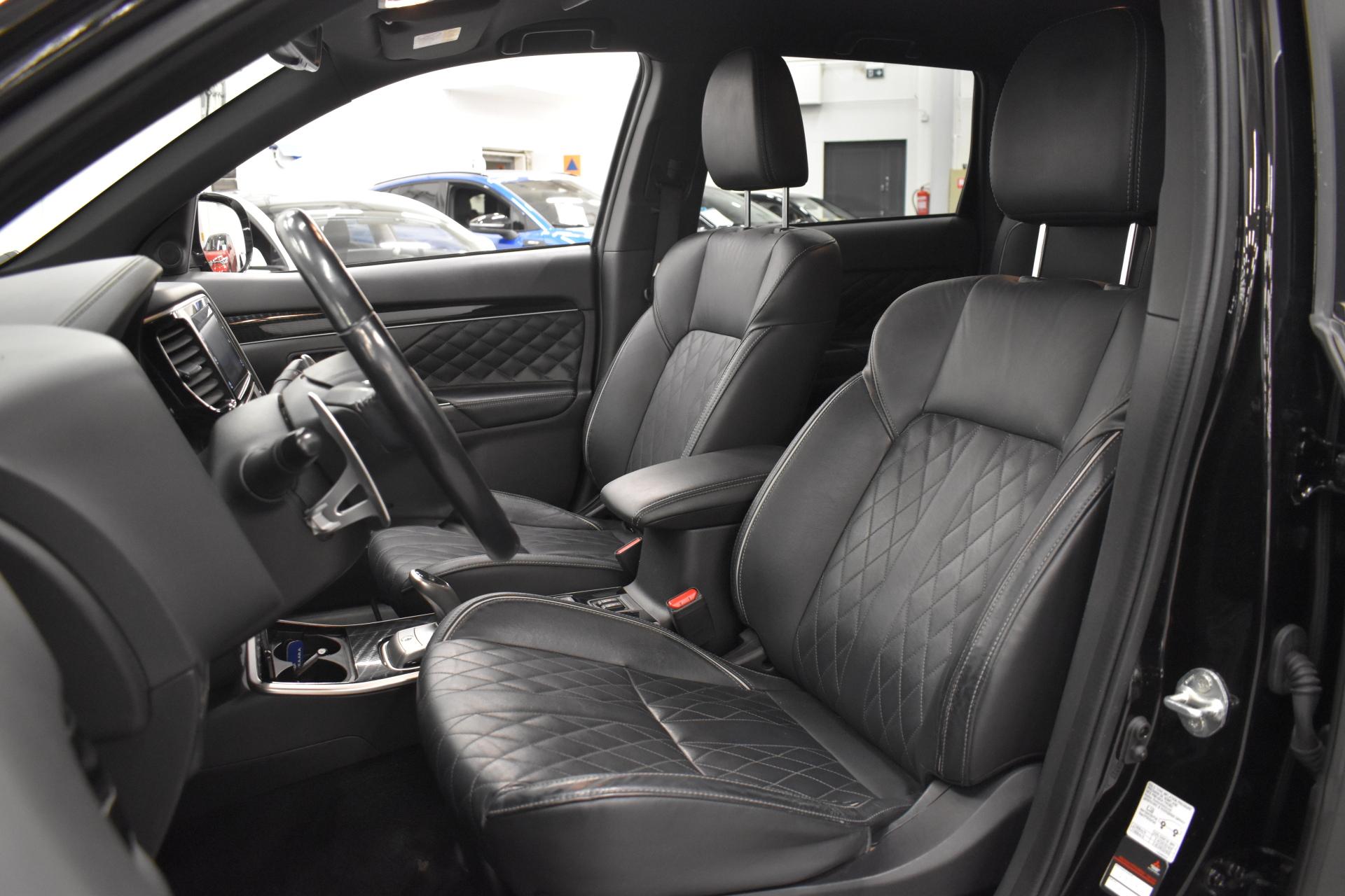 MITSUBISHI Outlander PHEV 2019