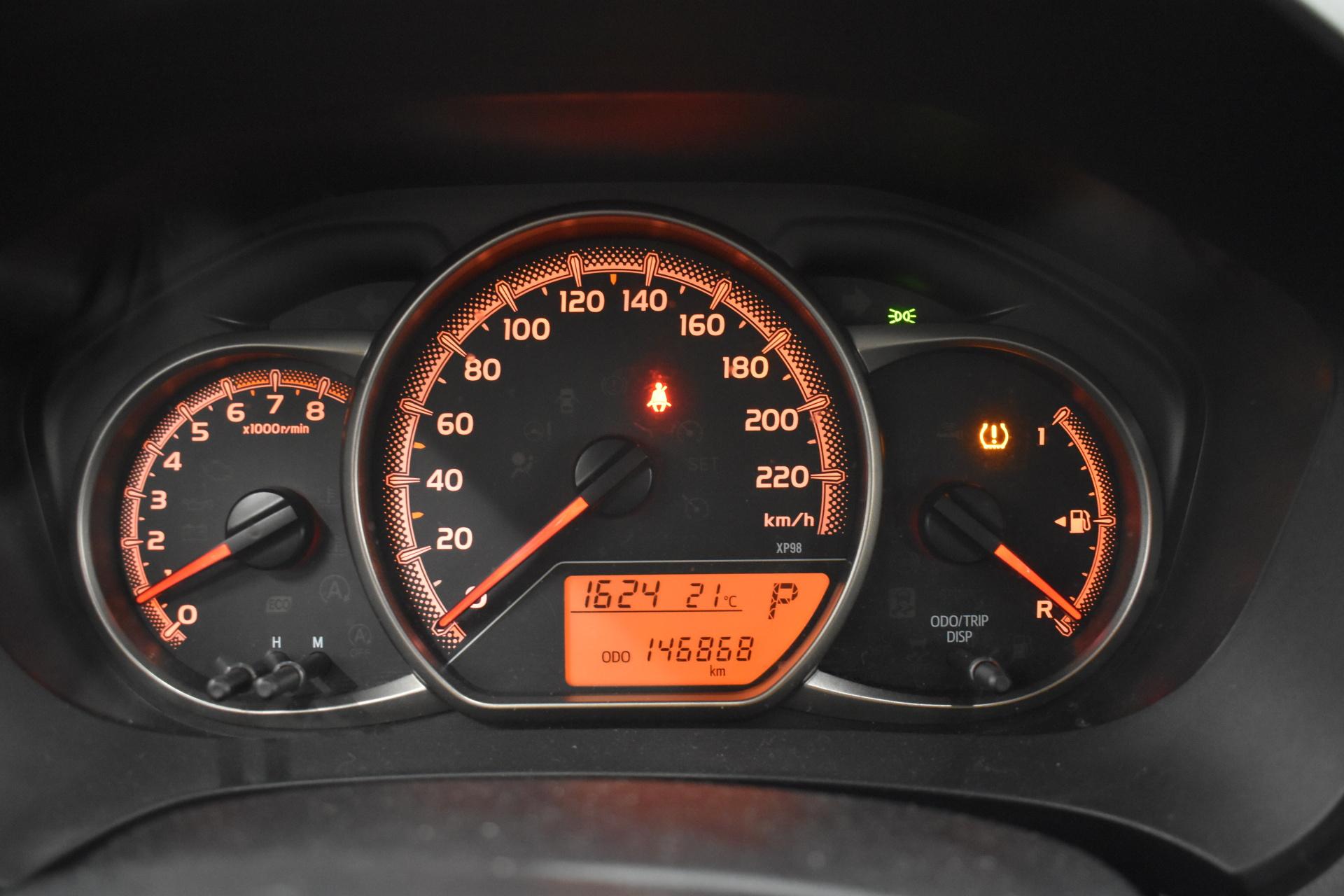 TOYOTA Yaris 2014