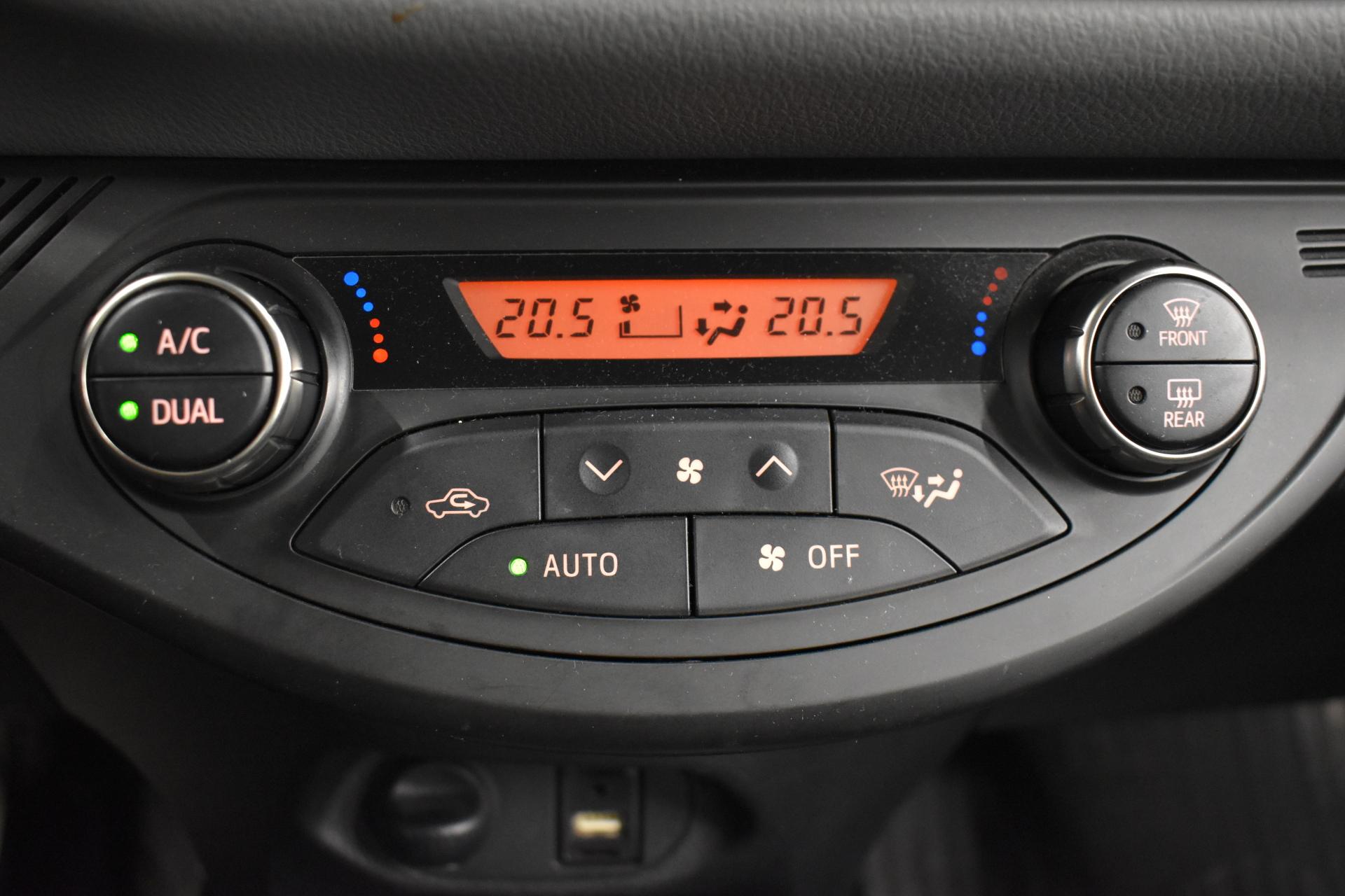 TOYOTA Yaris 2014