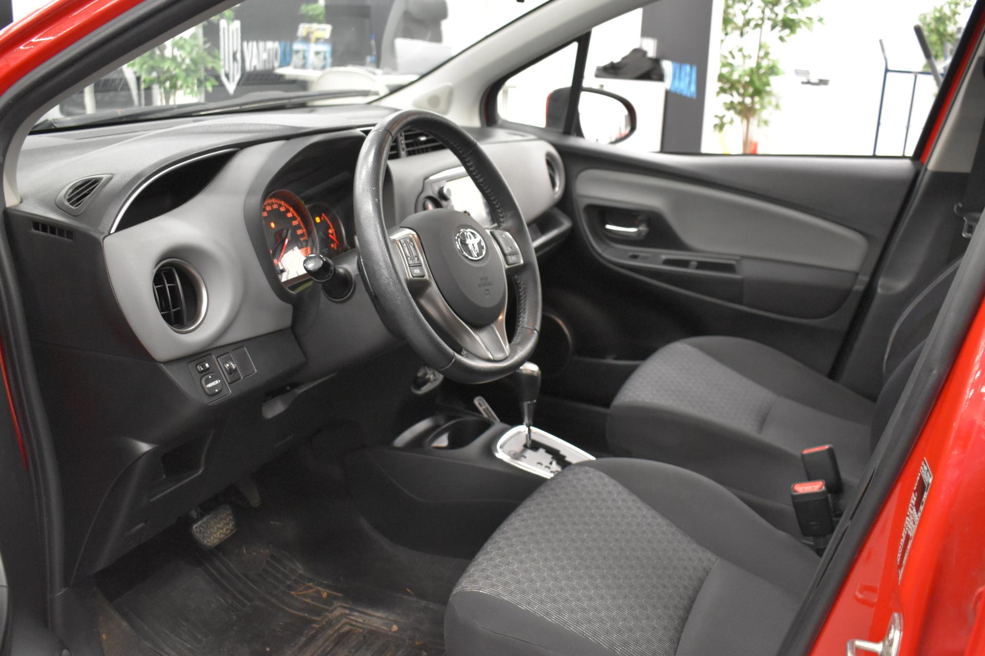 TOYOTA Yaris 2014