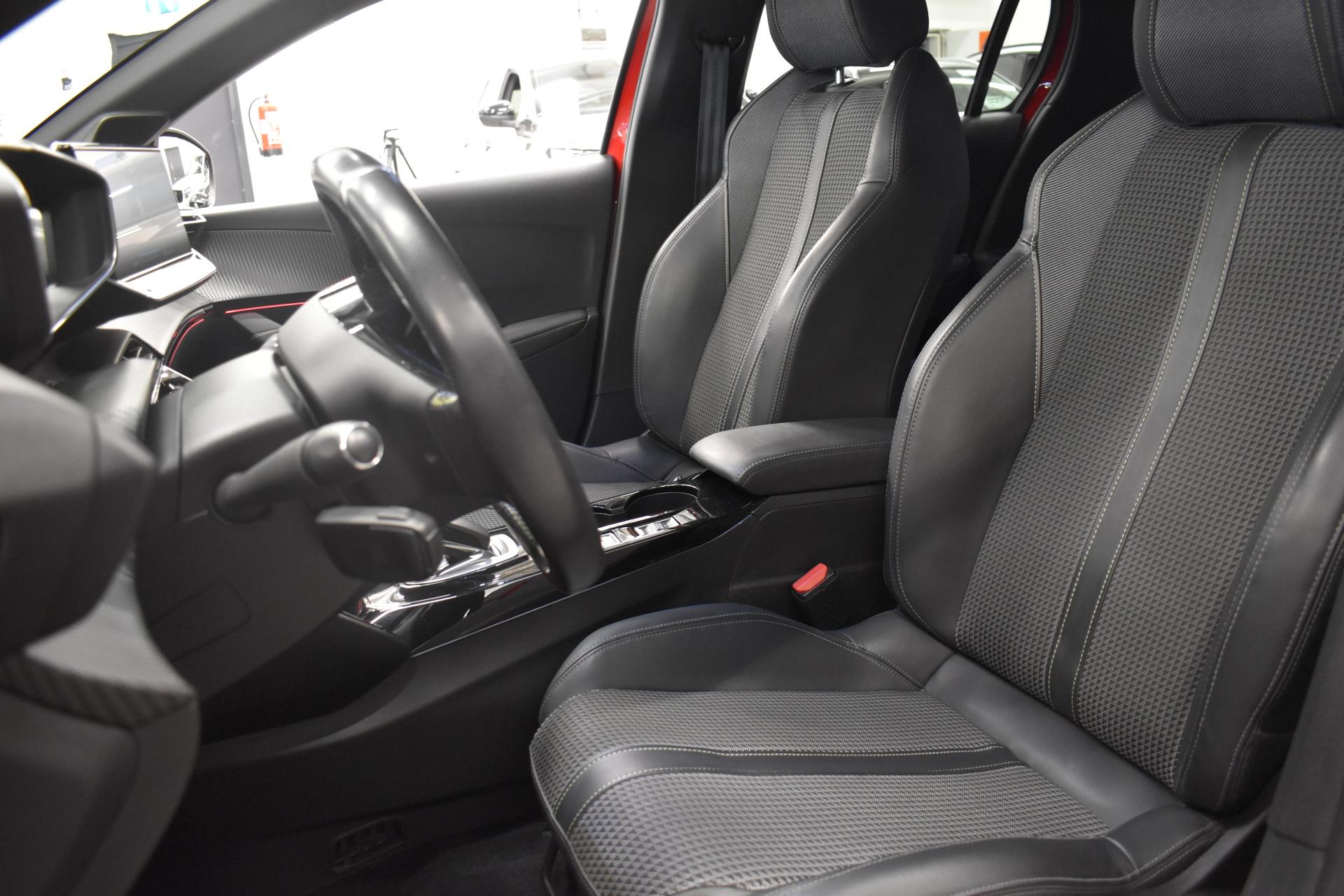 PEUGEOT e-208 2021