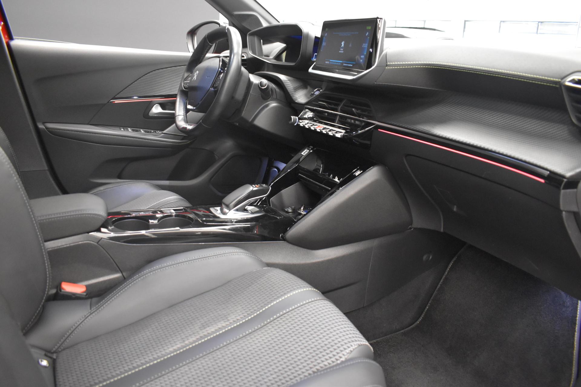 PEUGEOT e-208 2021