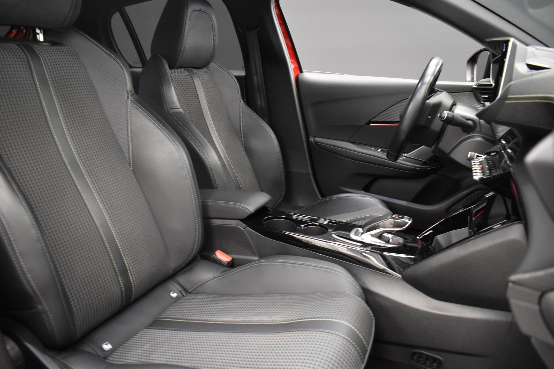 PEUGEOT e-208 2021