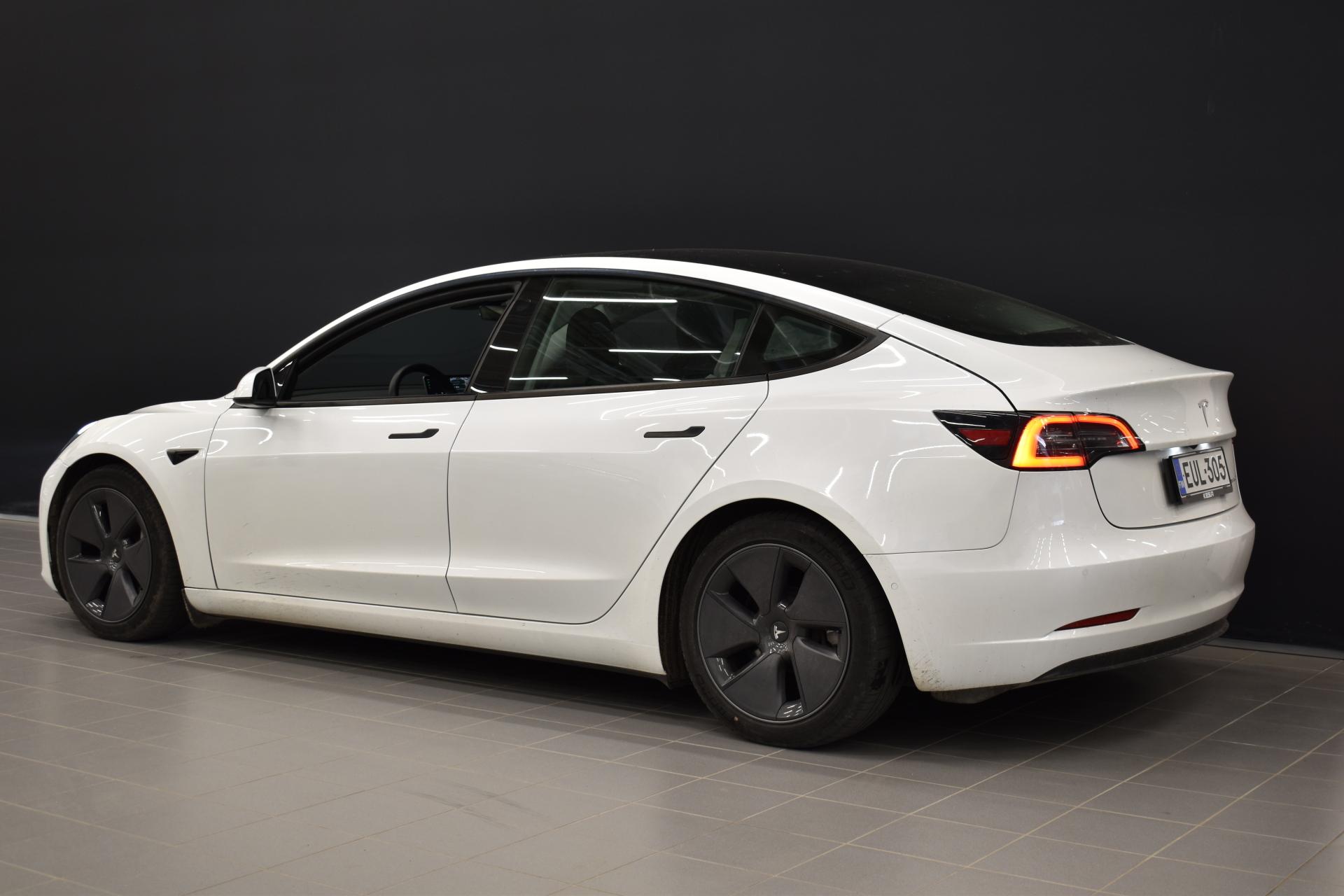 TESLA Model 3 2021