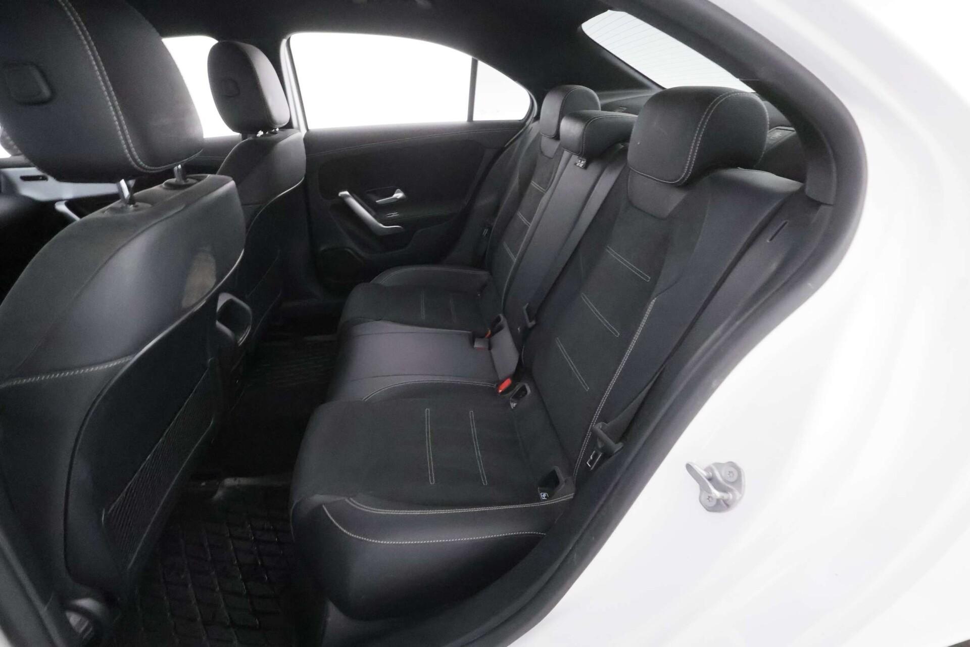 MERCEDES-BENZ A 2021