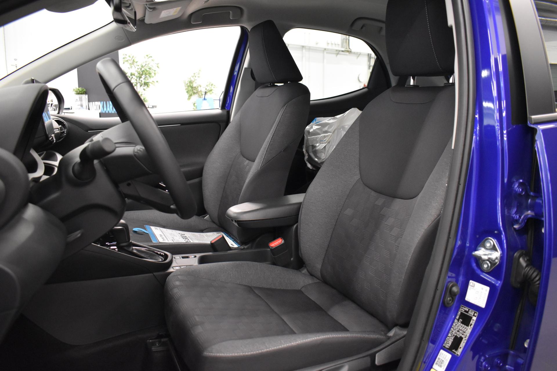 TOYOTA Yaris 10