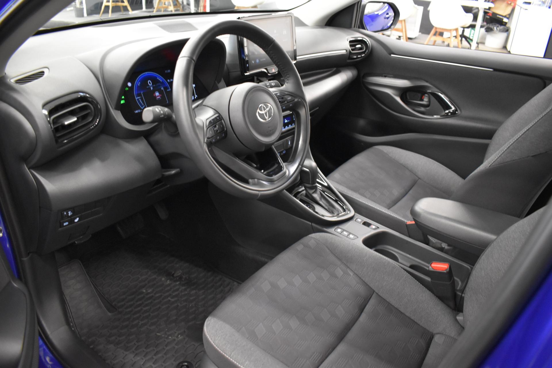 TOYOTA Yaris 11