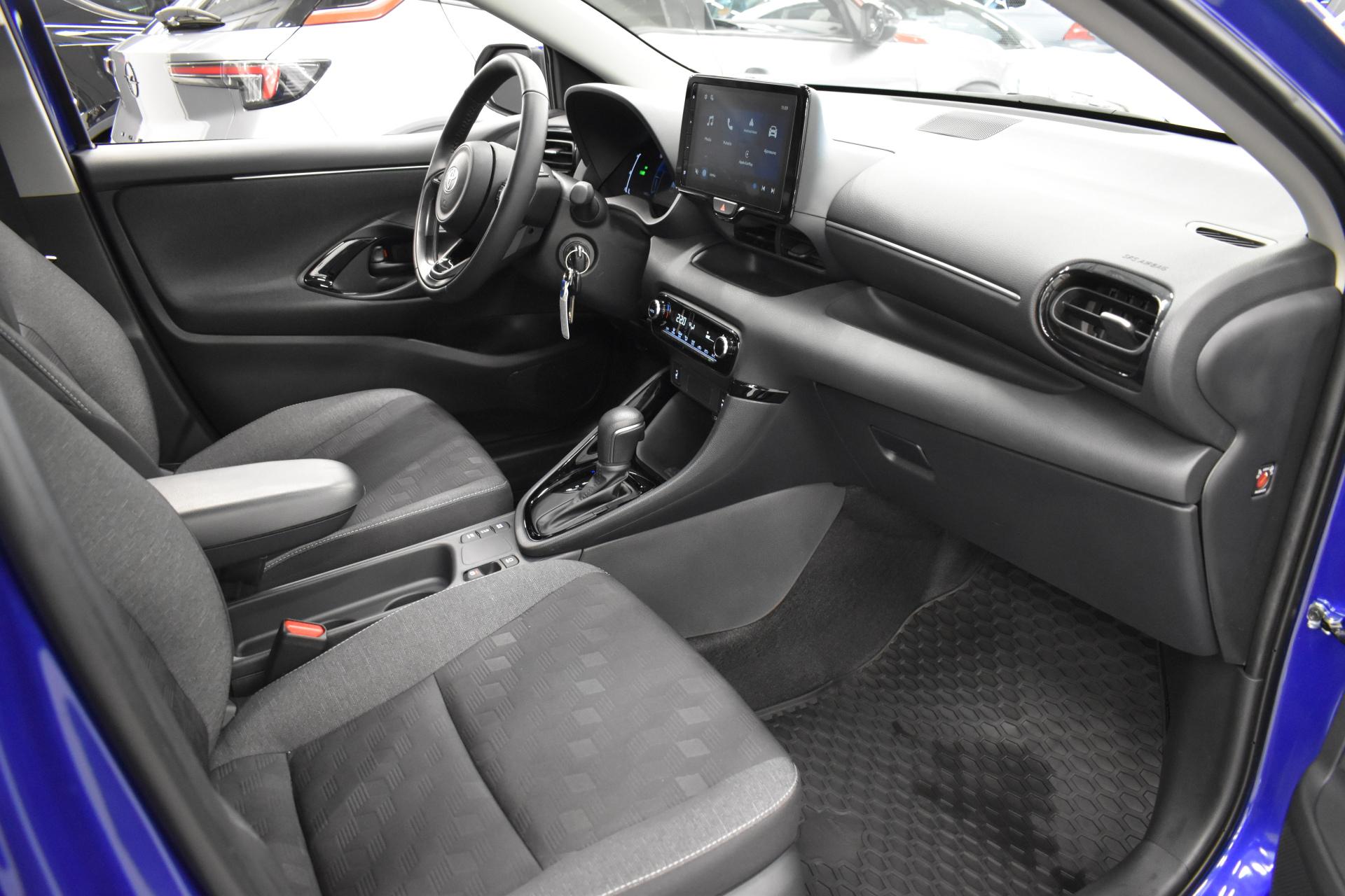 TOYOTA Yaris 15