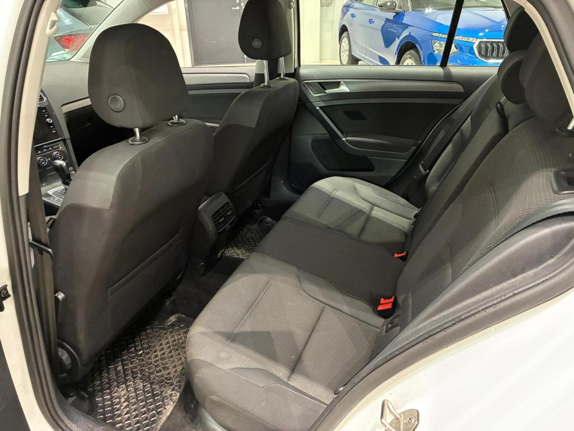 VOLKSWAGEN Golf 2020